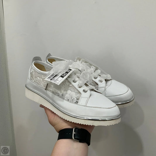 Shoes Sneakers By Cma In White, Size: 5