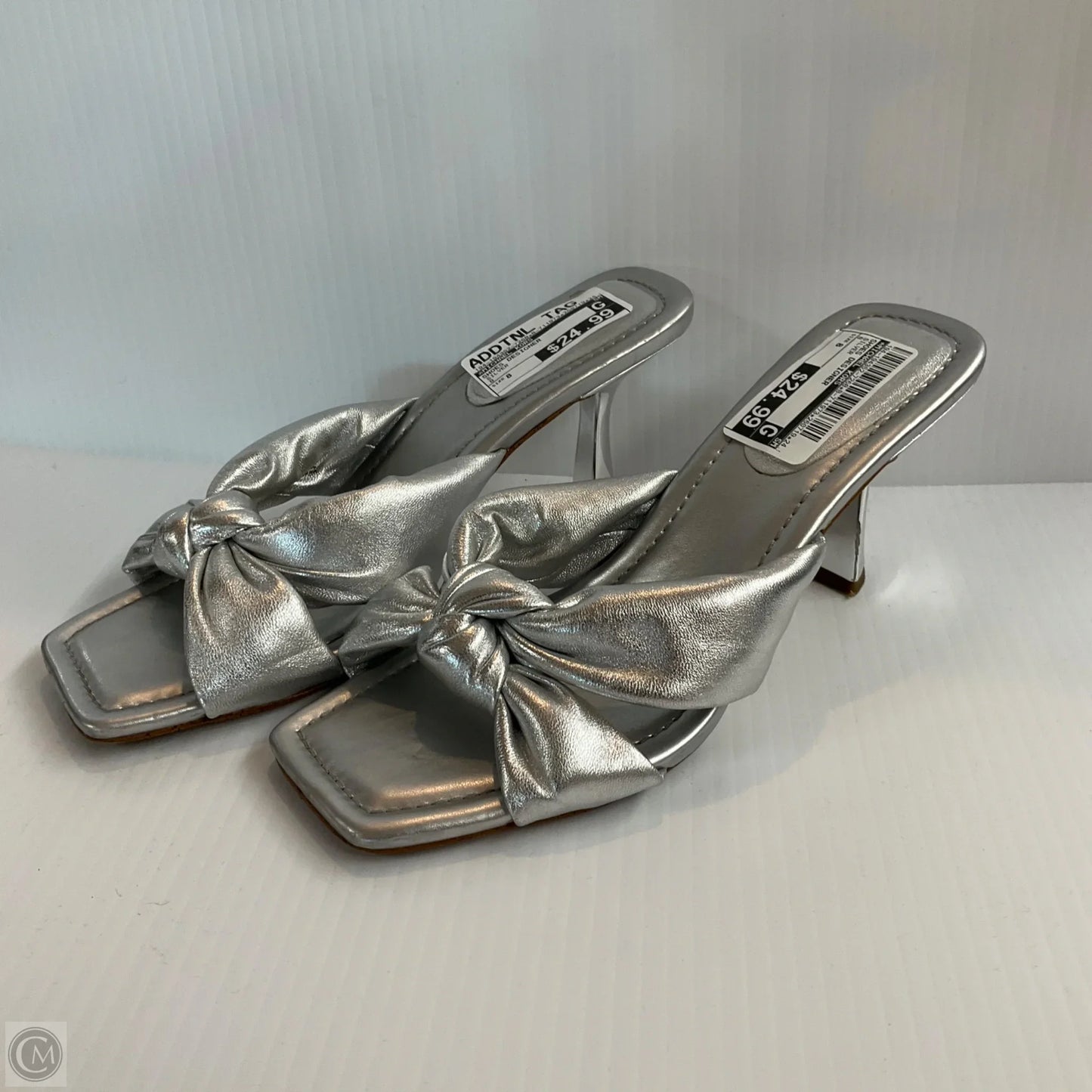 Shoes Designer By Michael Kors In Silver, Size: 8