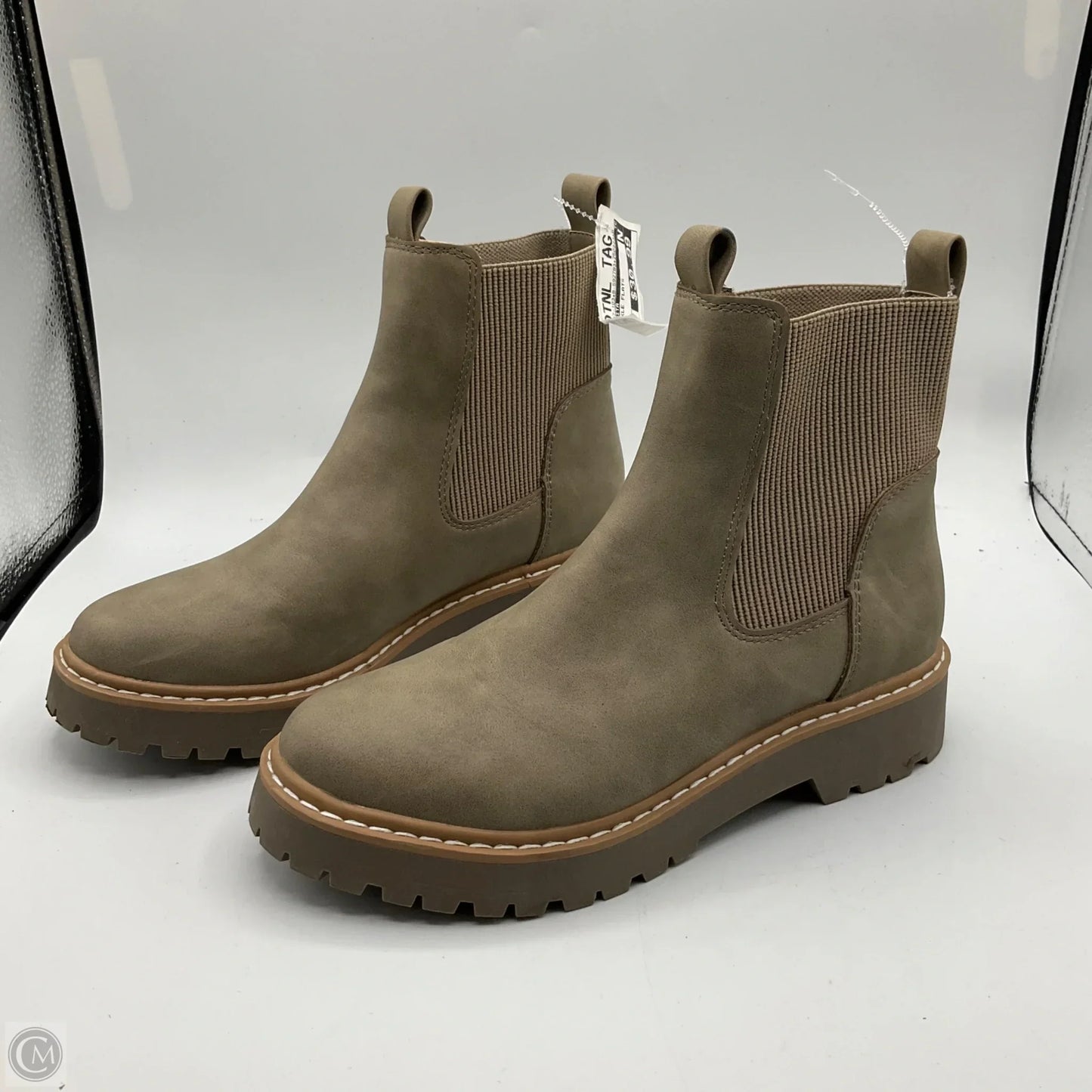 Boots Ankle Flats By Dolce Vita In Brown, Size: 6