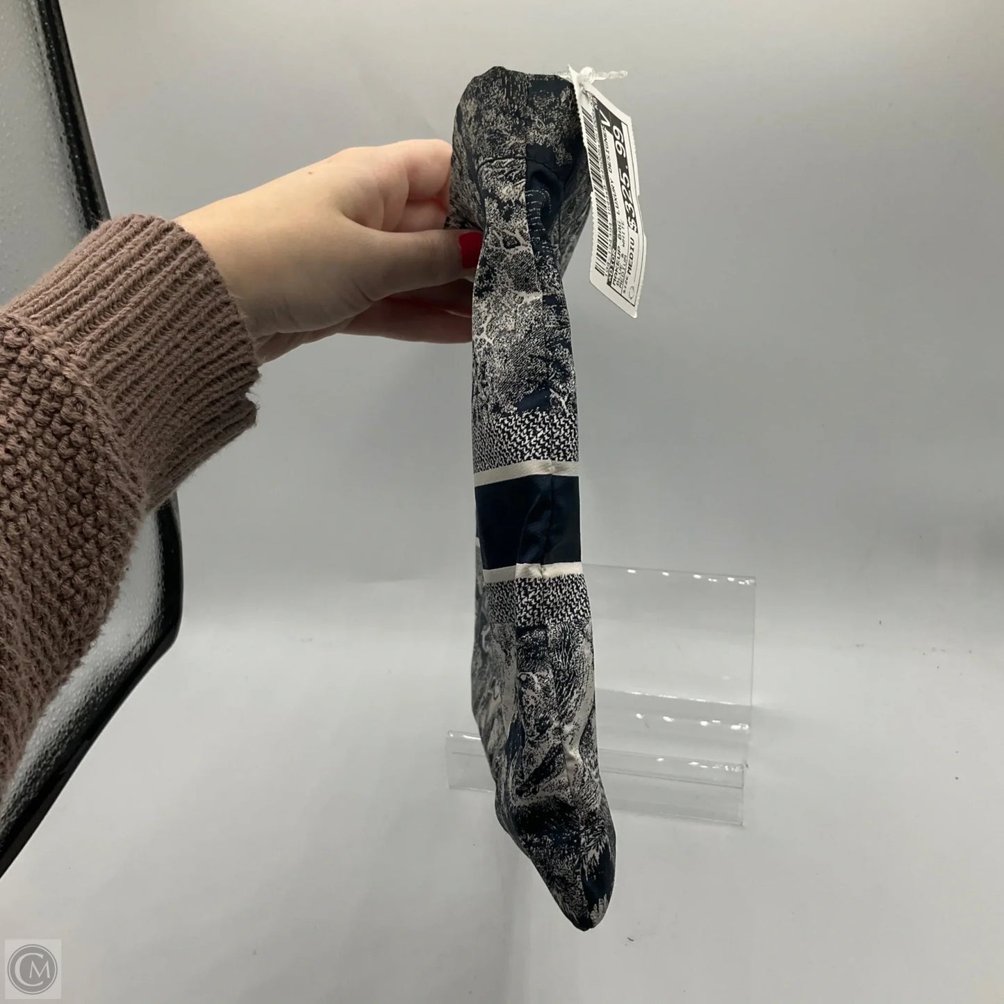 Makeup Bag Luxury Designer By Dior, Size: Medium