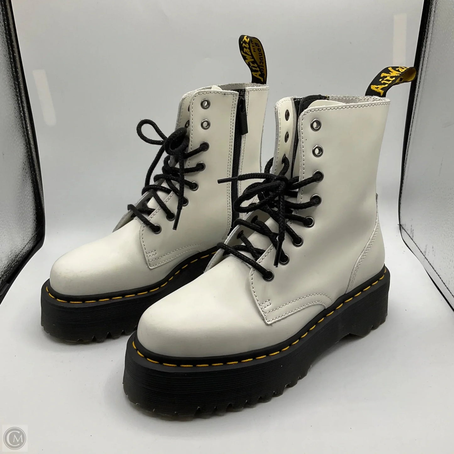 Boots Ankle Flats By Dr Martens In White, Size: 7