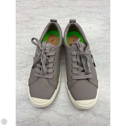 Shoes Sneakers By Cariuma In Grey, Size: 9
