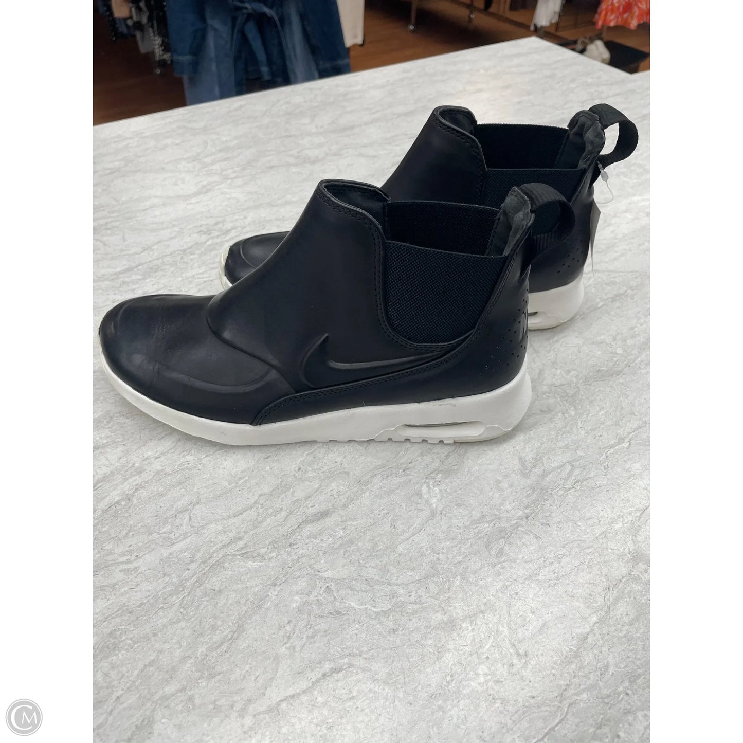 Shoes Sneakers By Nike In Black & White, Size: 7.5