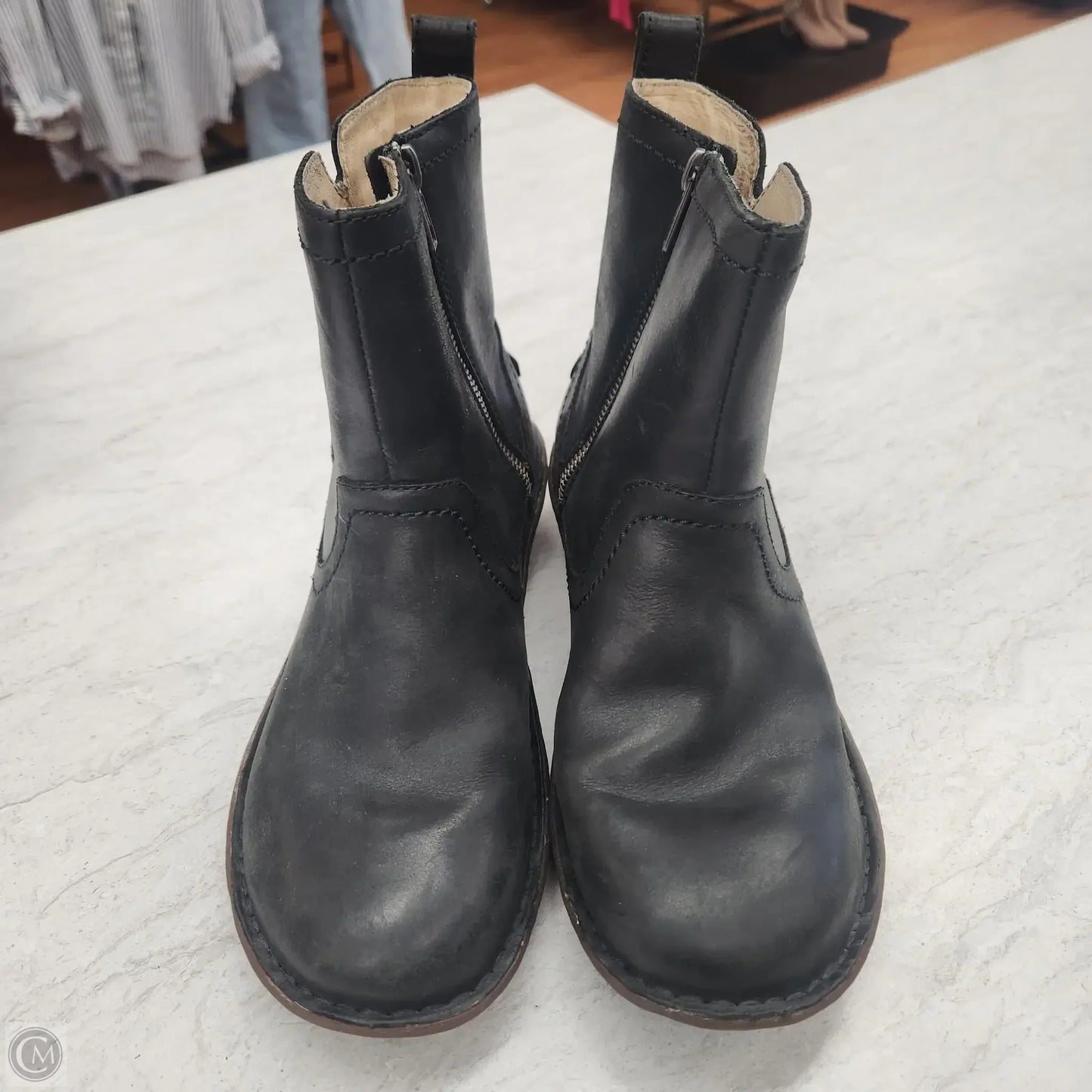 Boots Designer By Ugg In Black, Size: 7