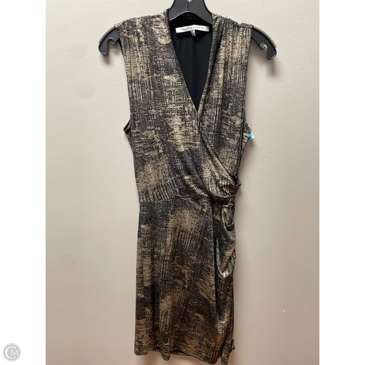 Dress Casual Short By Collective Concepts In Black & Gold, Size: S