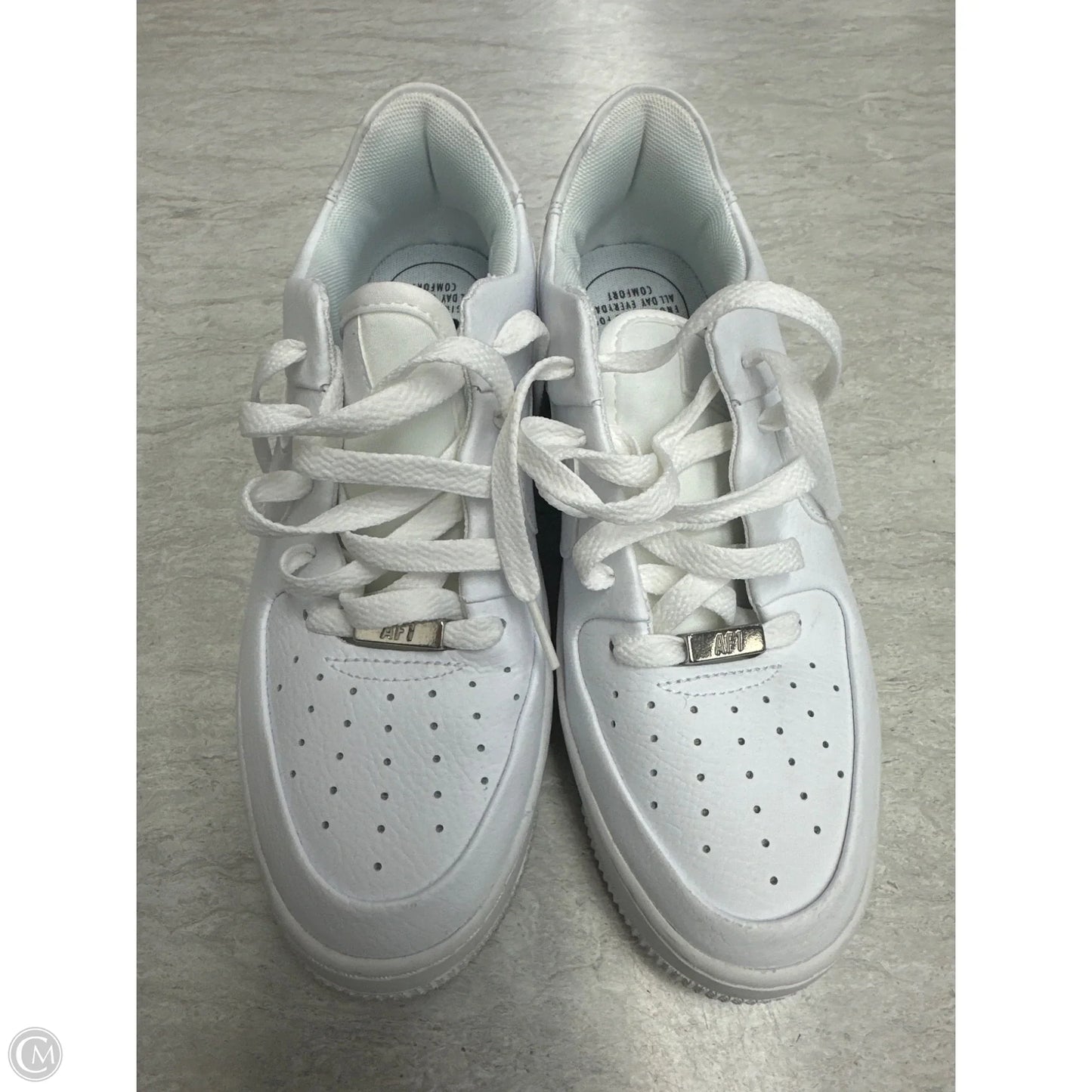 Shoes Sneakers By Nike In White, Size: 9