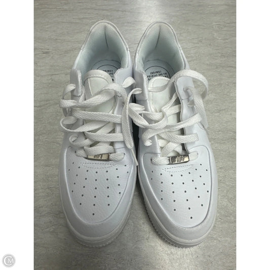 Shoes Sneakers By Nike In White, Size: 9