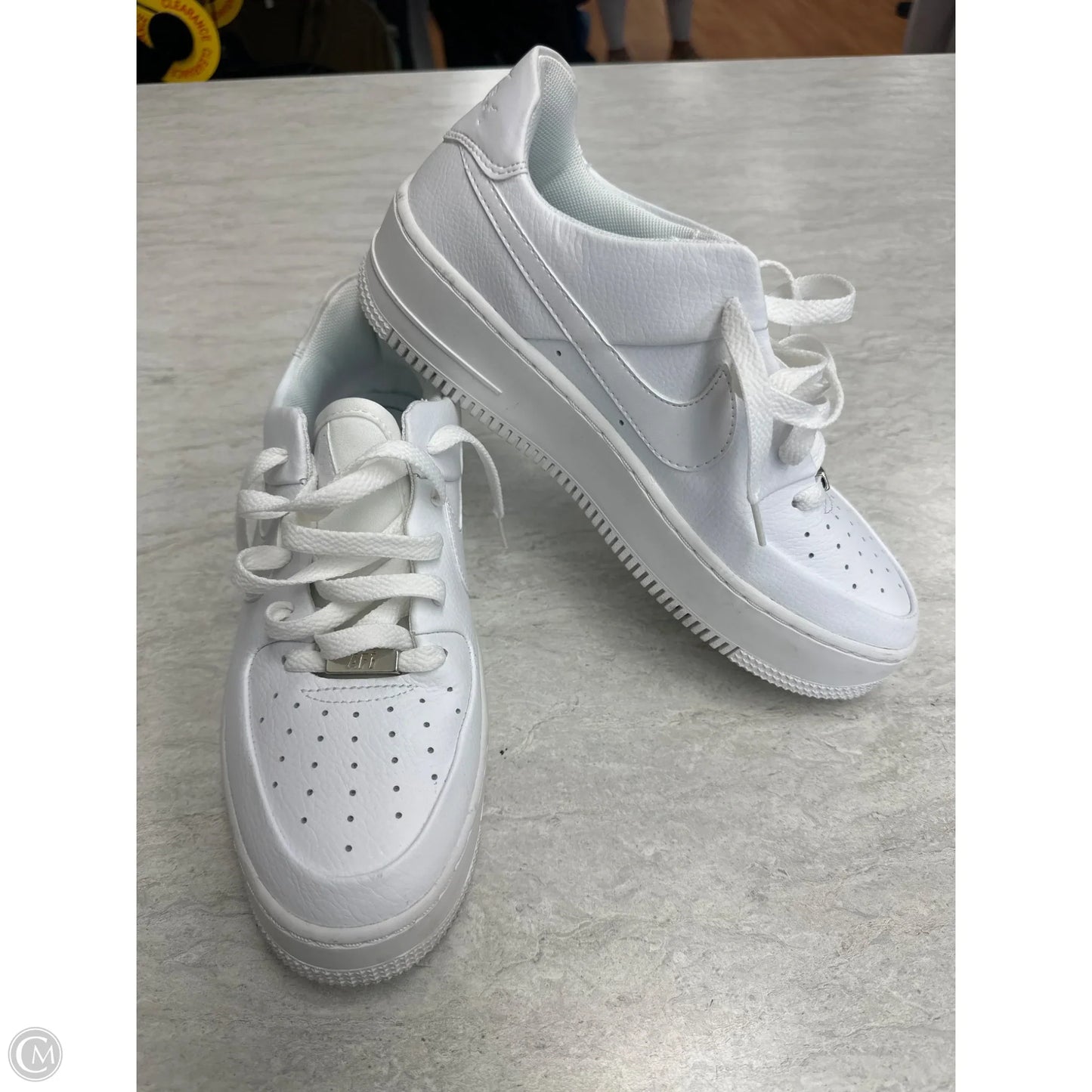 Shoes Sneakers By Nike In White, Size: 9