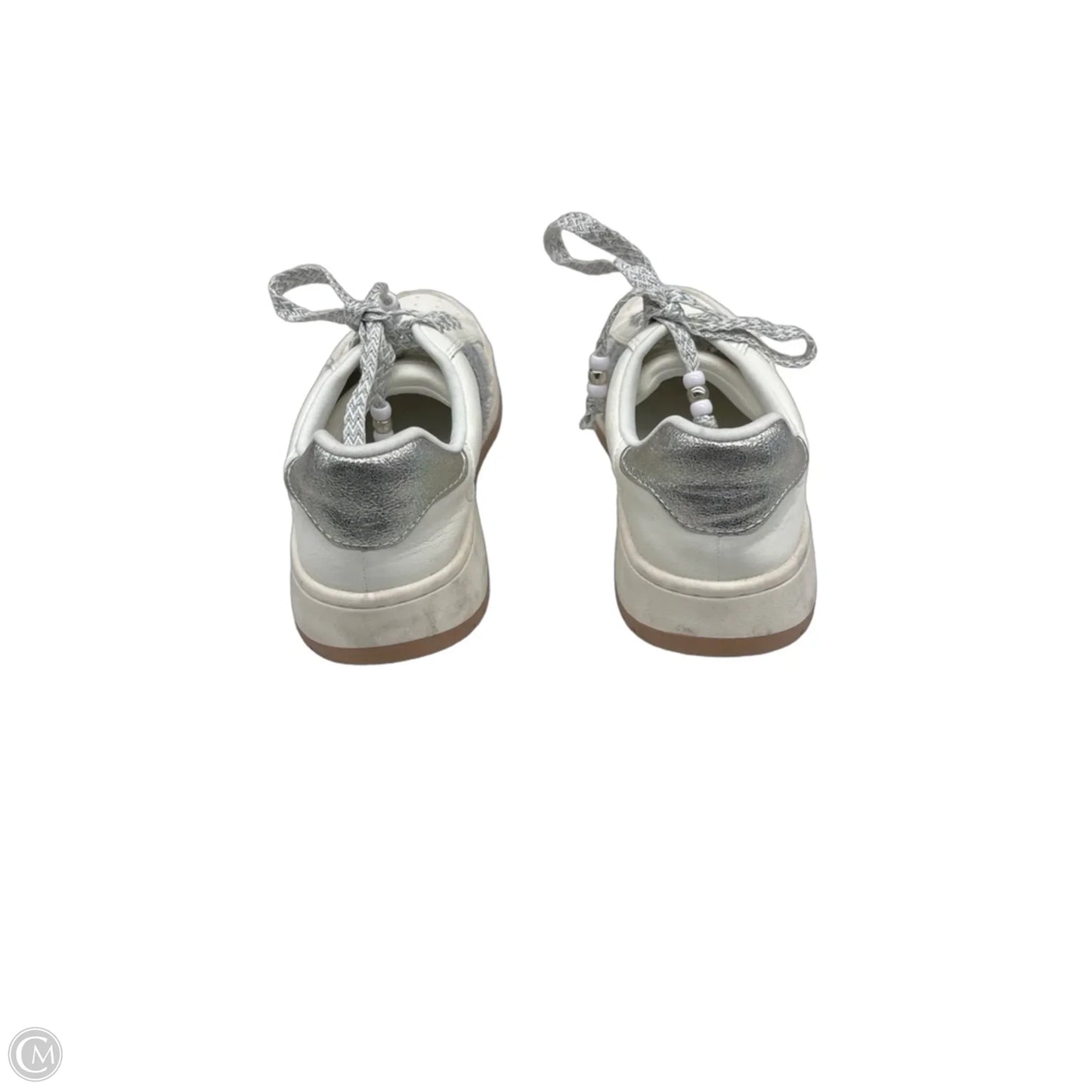 Shoes Sneakers By Clothes Mentor In Cream, Size: 7.5