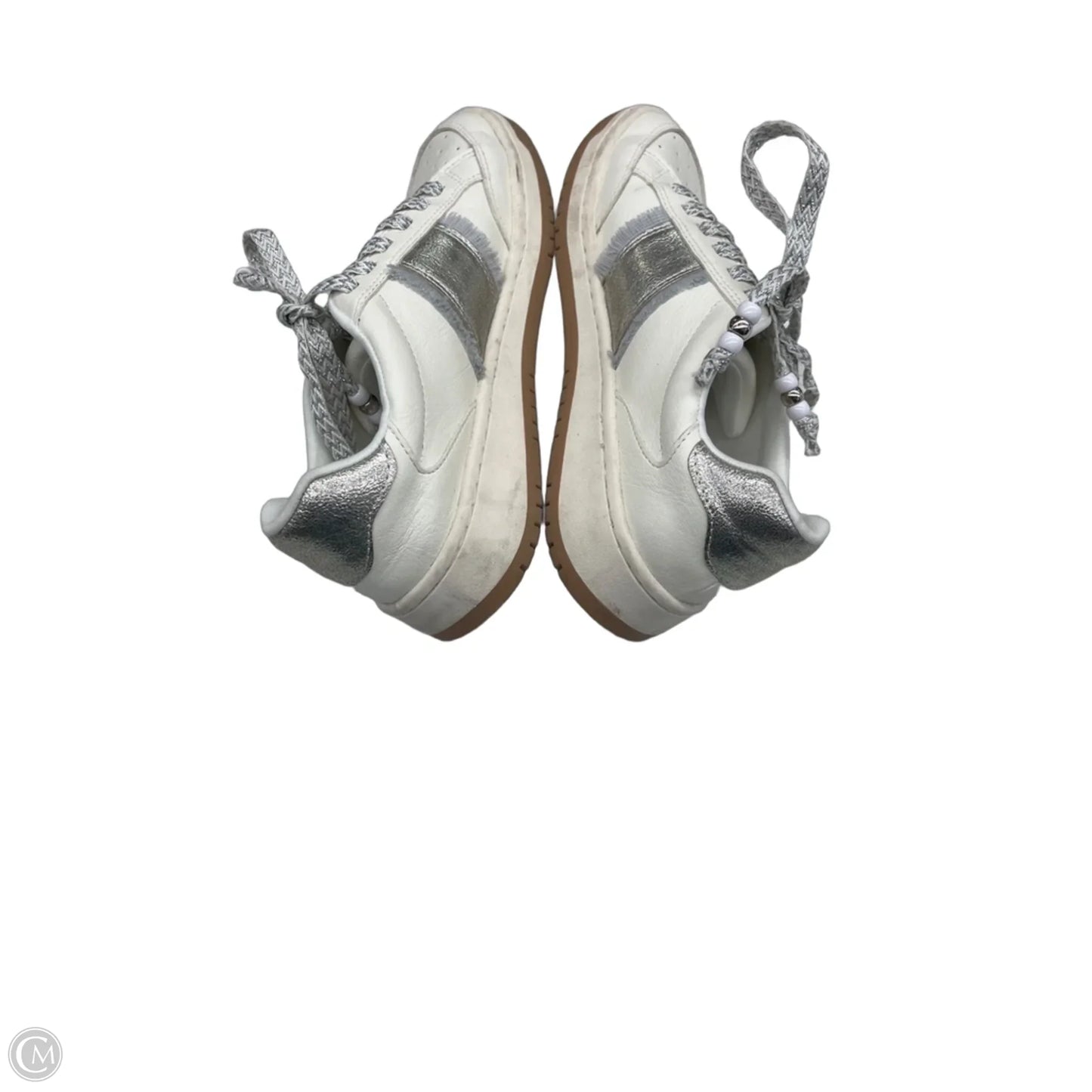 Shoes Sneakers By Clothes Mentor In Cream, Size: 7.5