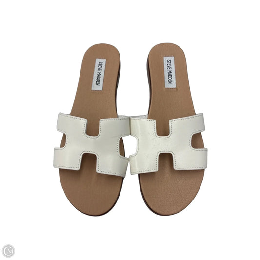 Sandals Flats By Steve Madden In Tan & White, Size: 8