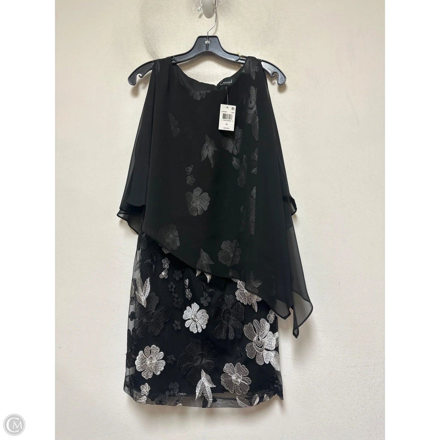 Dress Casual Short By Connected Apparel In Black & Silver, Size: S