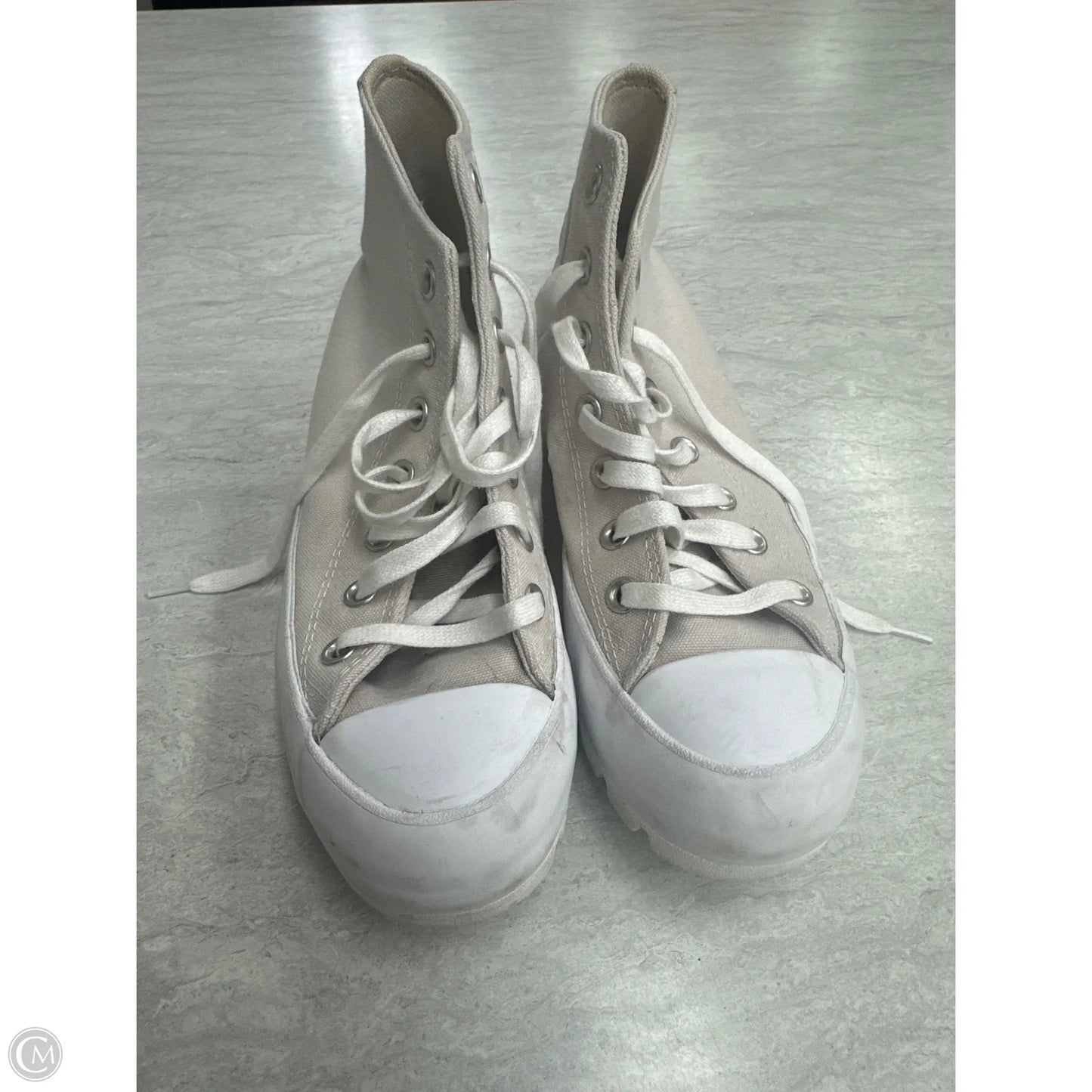 Shoes Sneakers By Converse In Tan & White, Size: 7