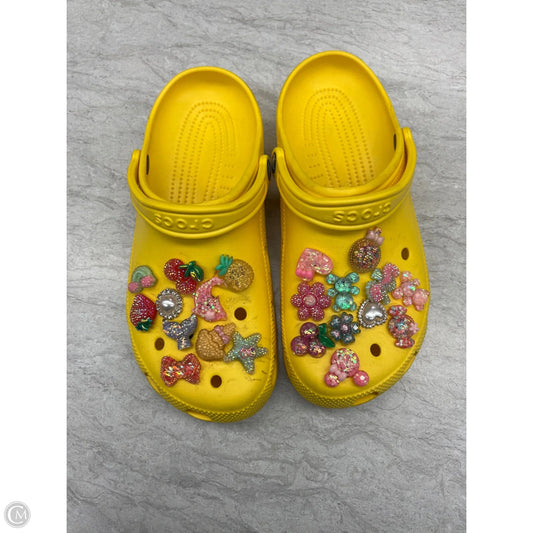 Shoes Flats By Crocs In Yellow, Size: 12