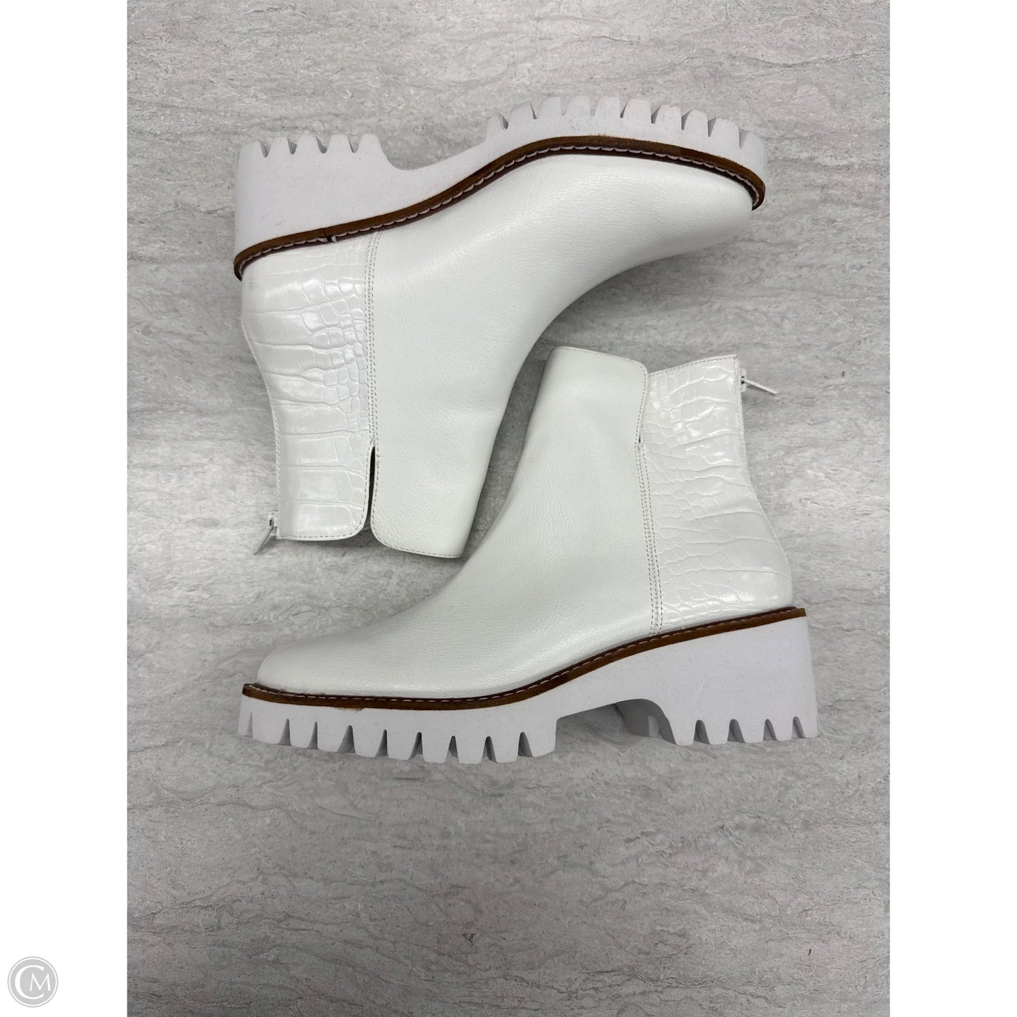 Boots Ankle Flats By Coconuts In White, Size: 6.5