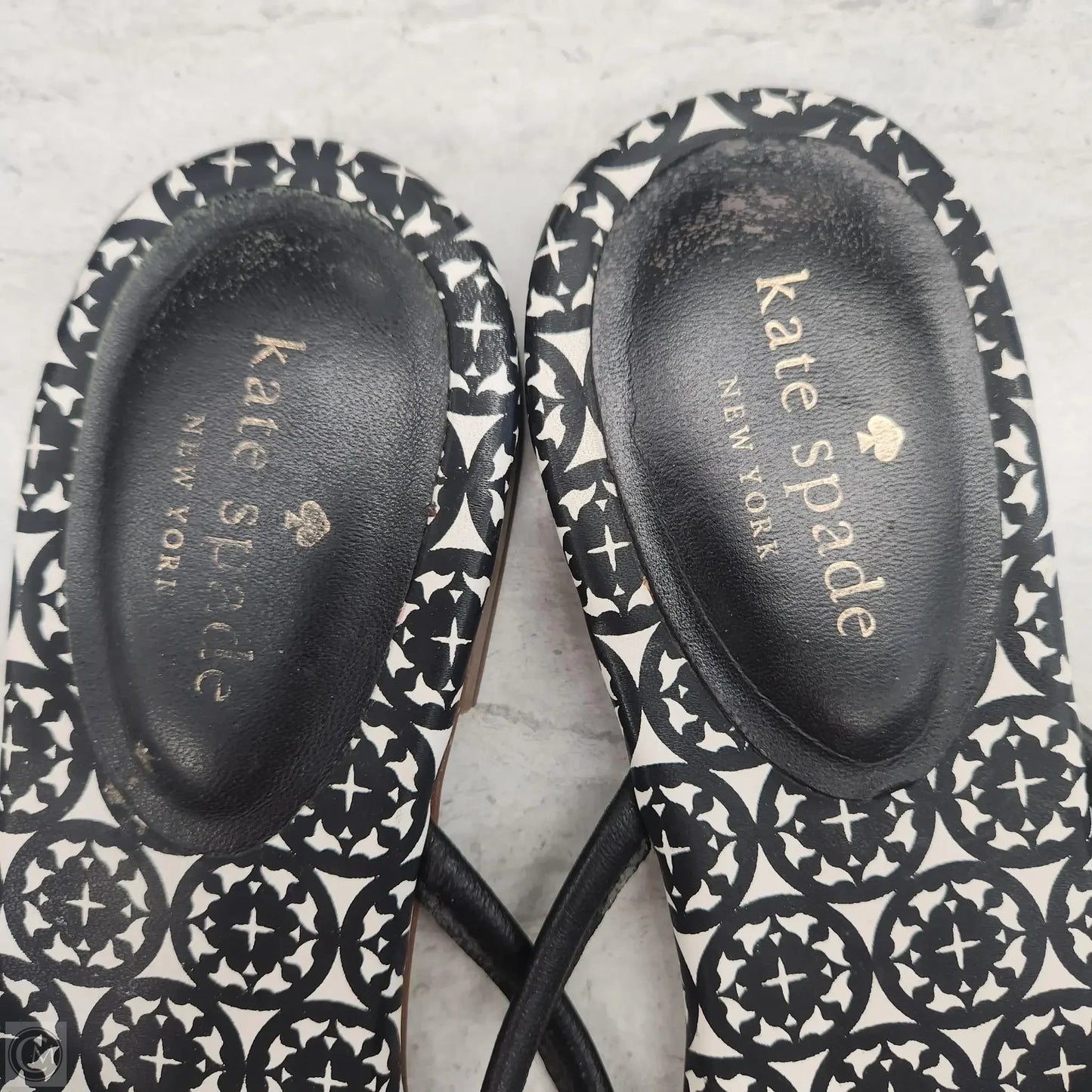 Sandals Designer By Kate Spade In Black & White, Size: 10