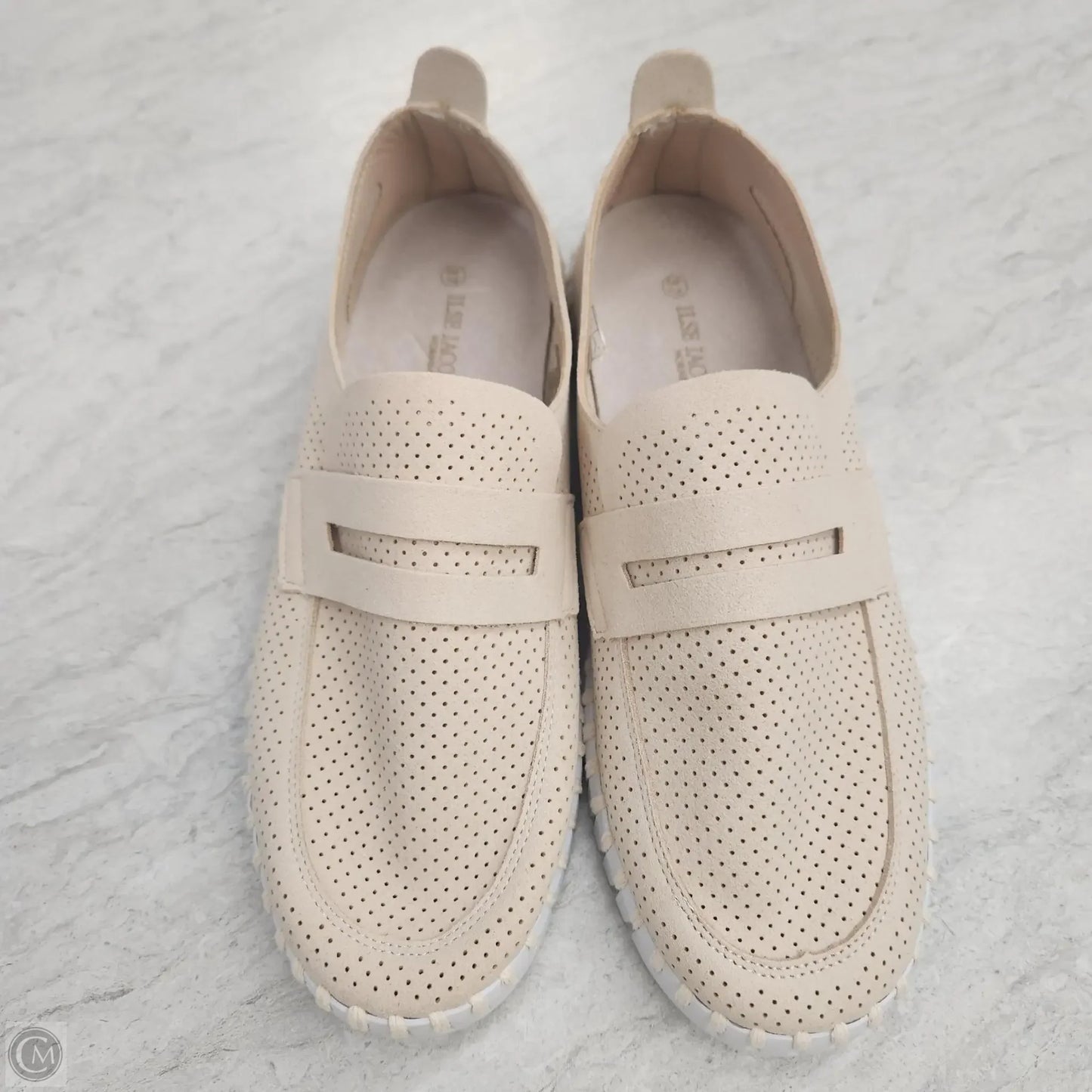 Shoes Flats By Clothes Mentor In Cream, Size: 6.5