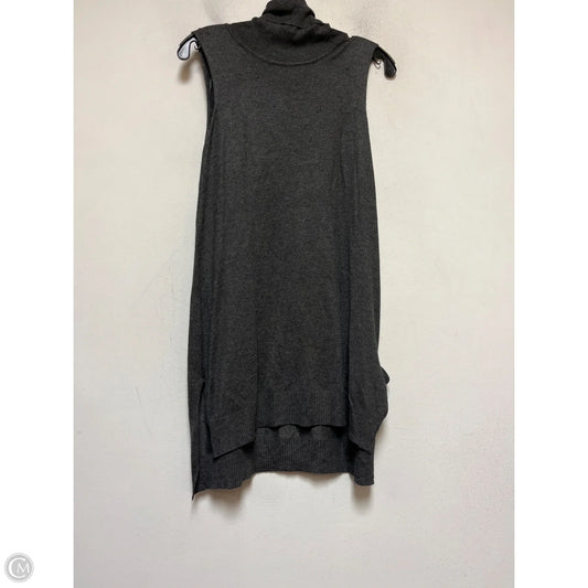 Dress Casual Short By Olive And Oak In Grey, Size: M
