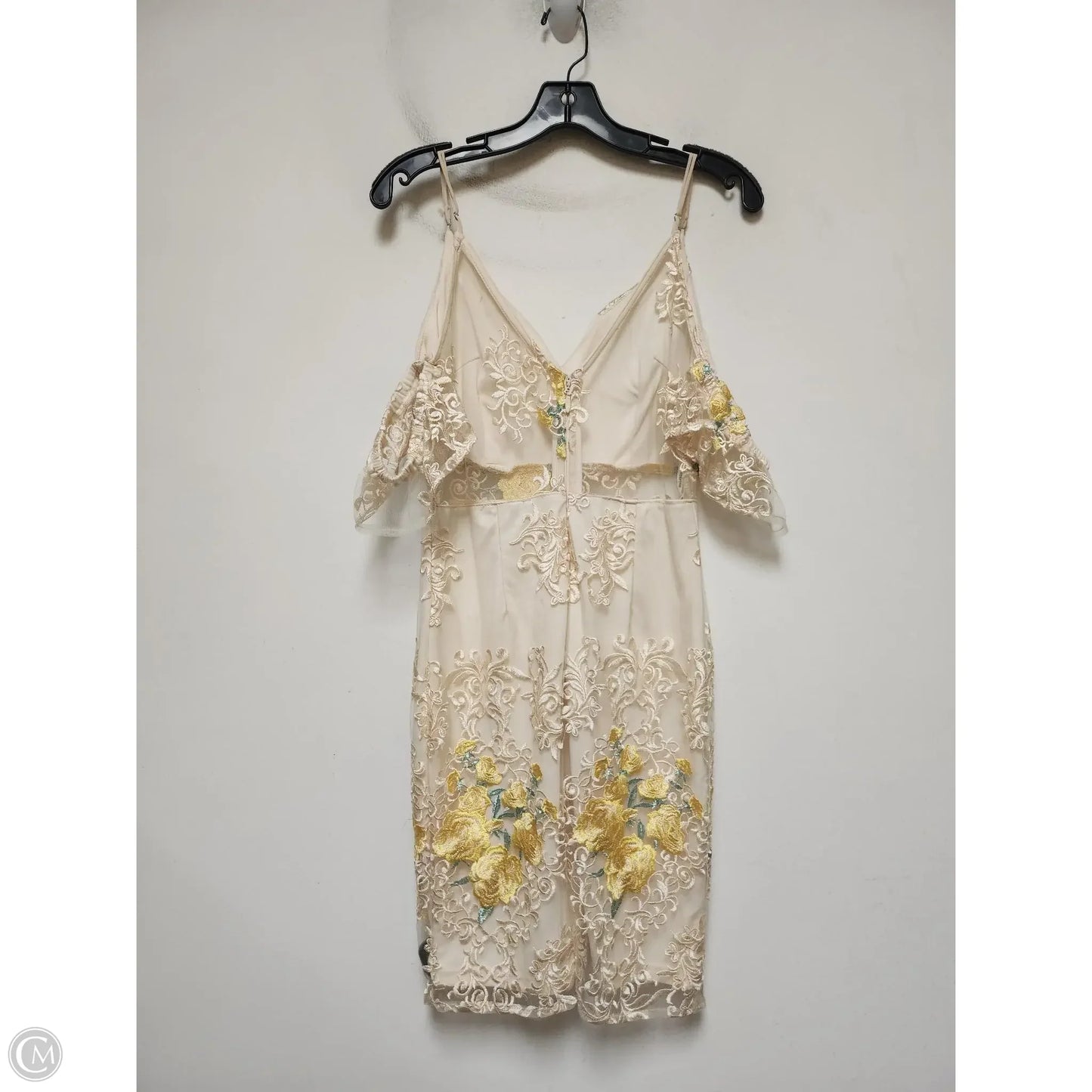 Dress Party Short By Clothes Mentor In Cream & Yellow, Size: M