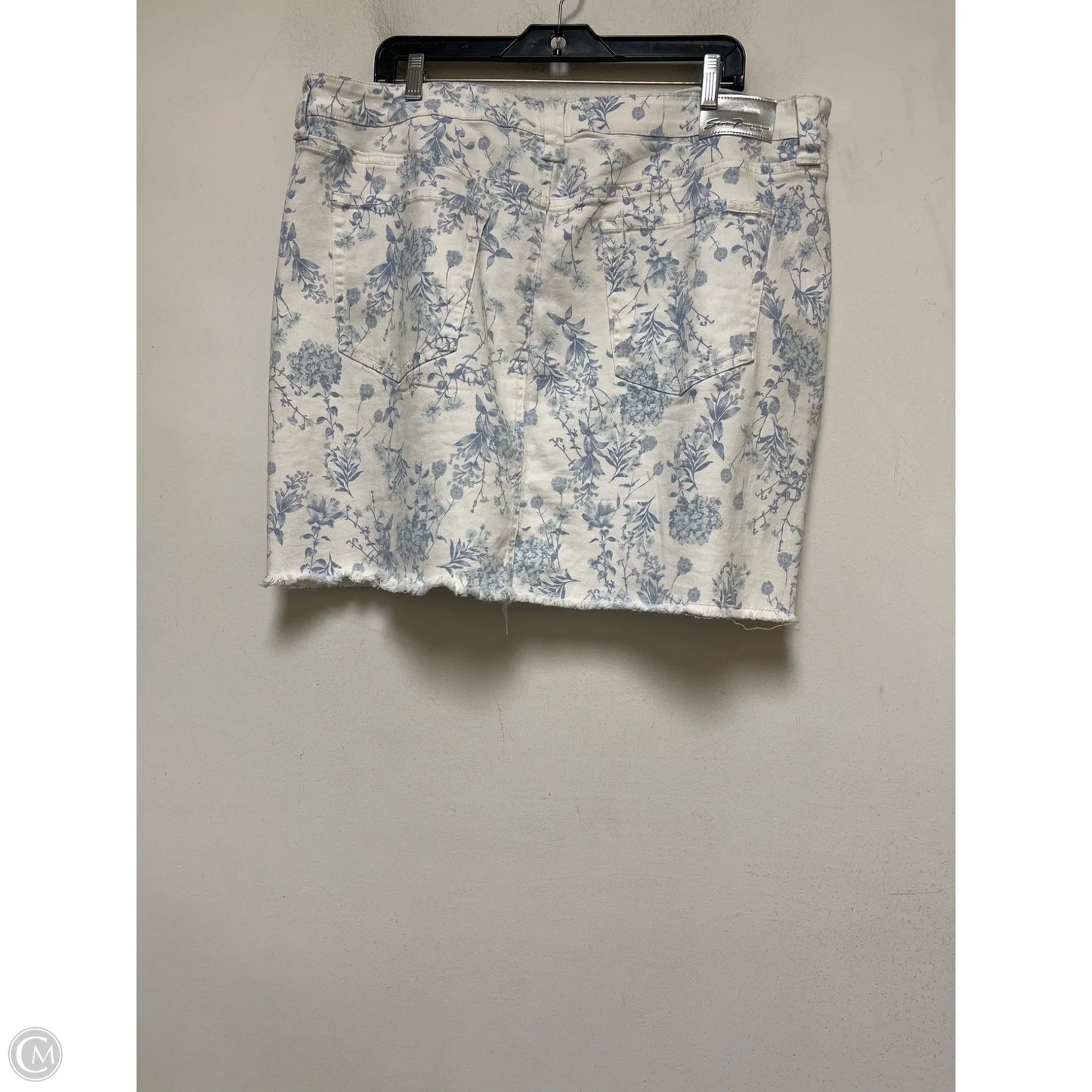 Skirt Mini & Short By Seven 7 In Blue & White, Size: 18