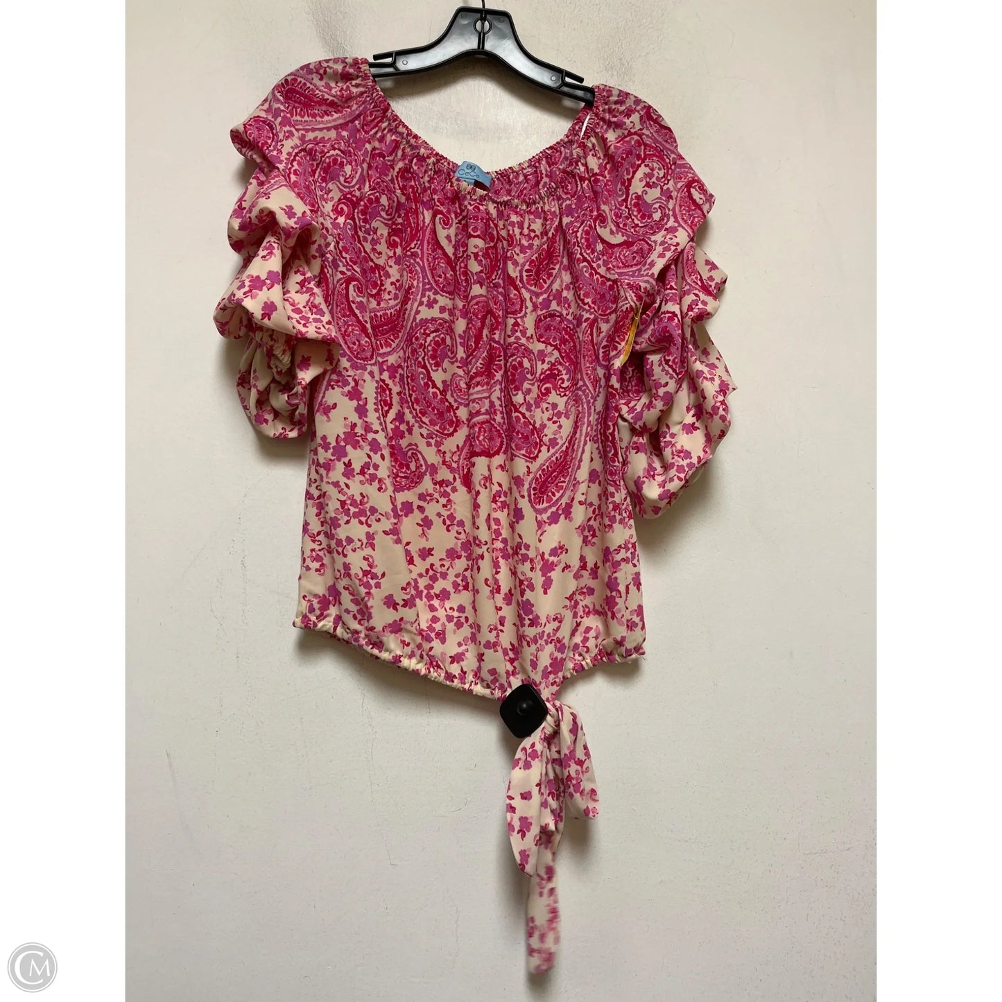 Top Short Sleeve By Cece In Cream & Pink, Size: S