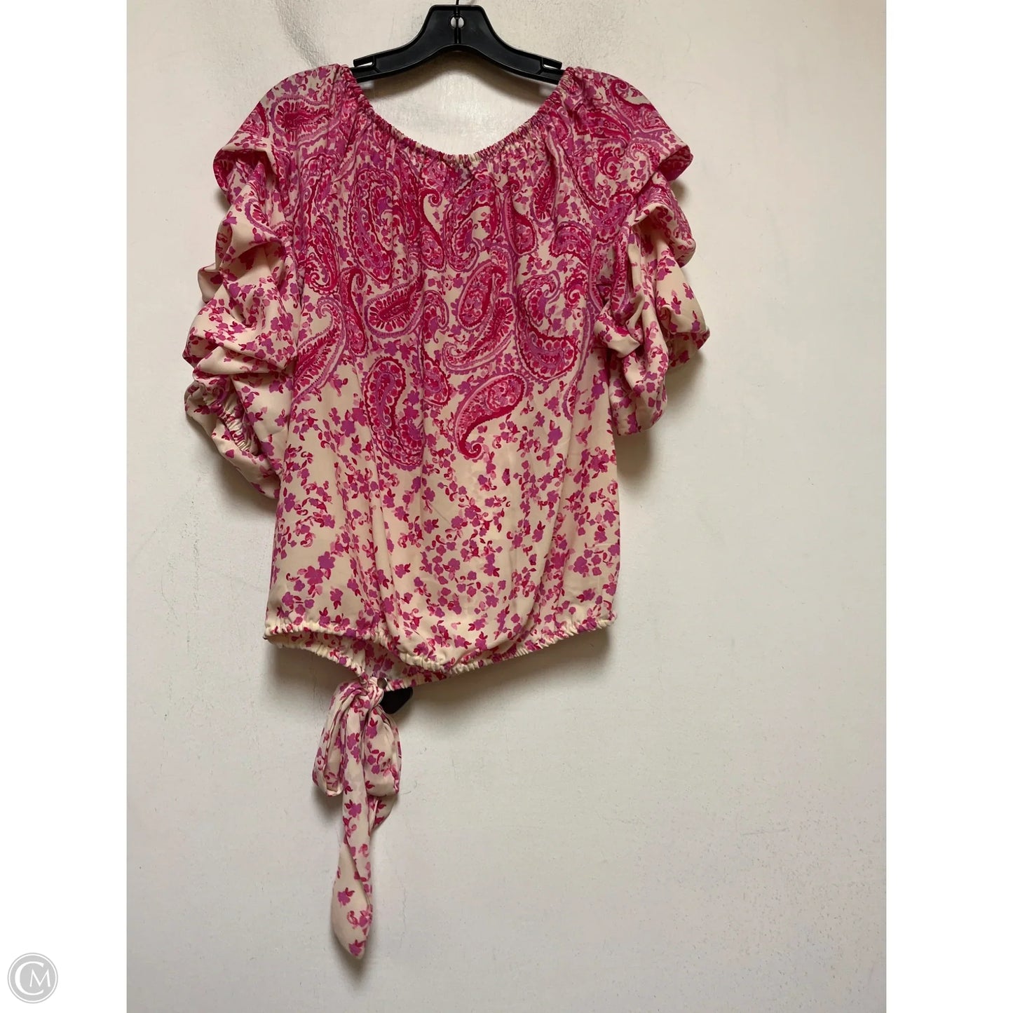 Top Short Sleeve By Cece In Cream & Pink, Size: S