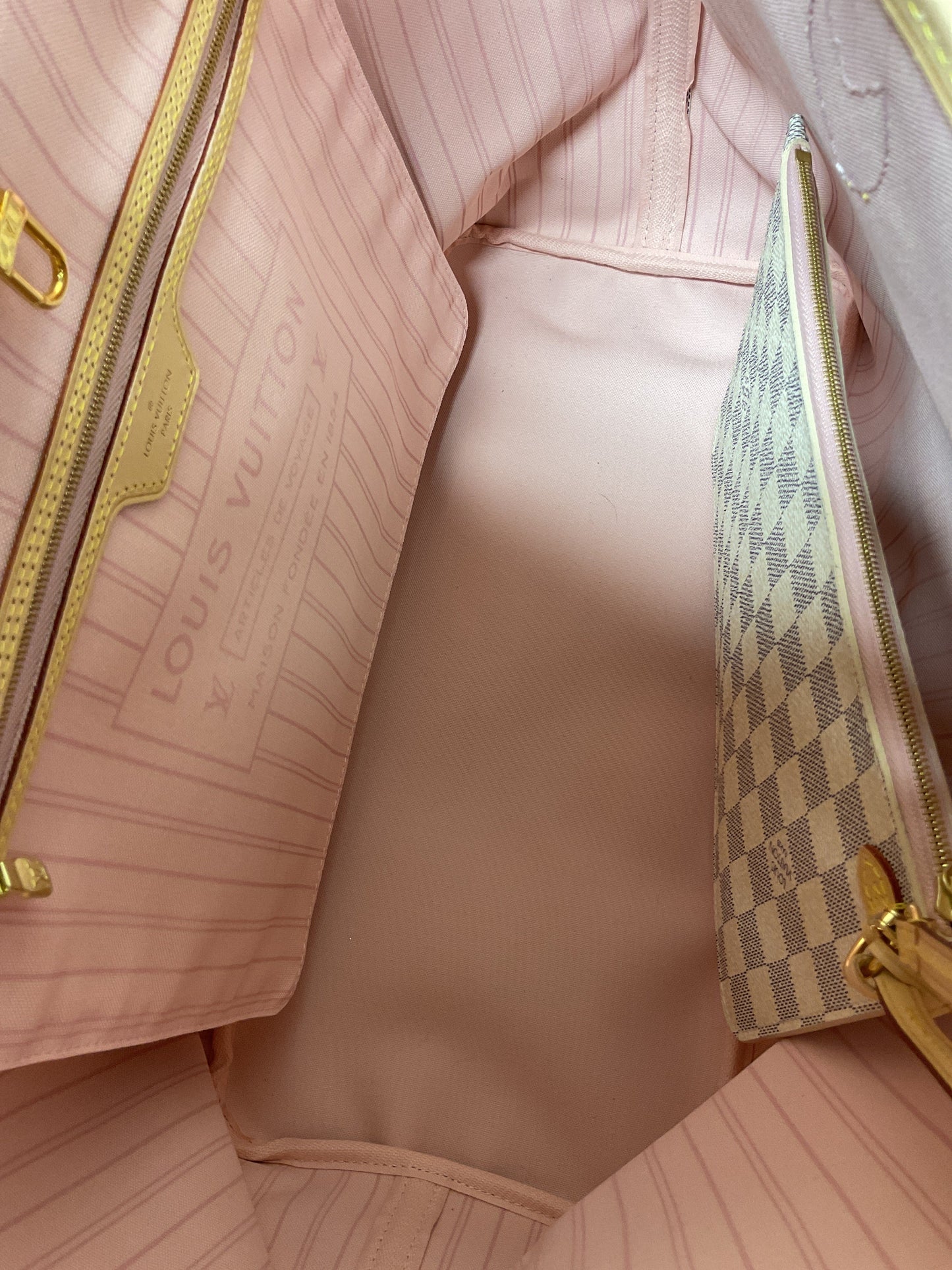 Handbag Luxury Designer By Louis Vuitton In Grey & White, Size:Large