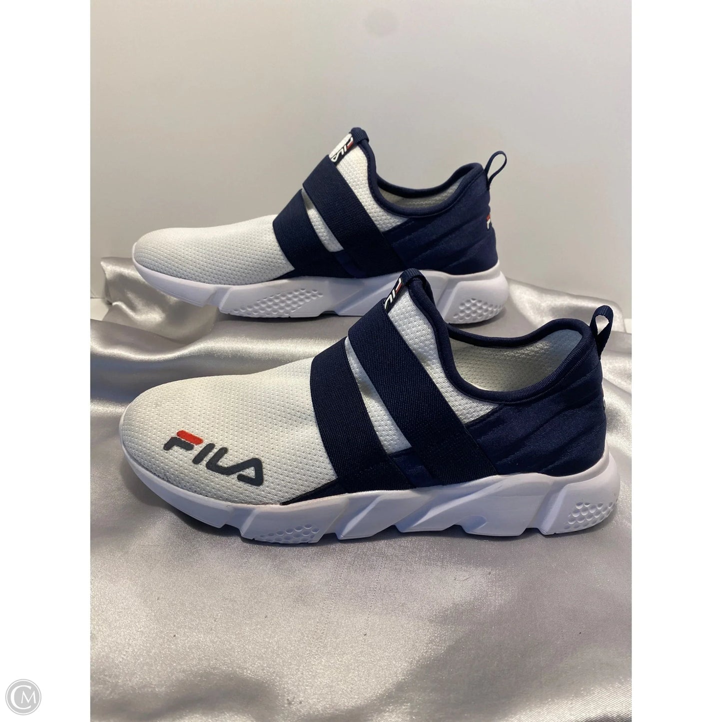 Shoes Athletic By Fila In White, Size: 9.5