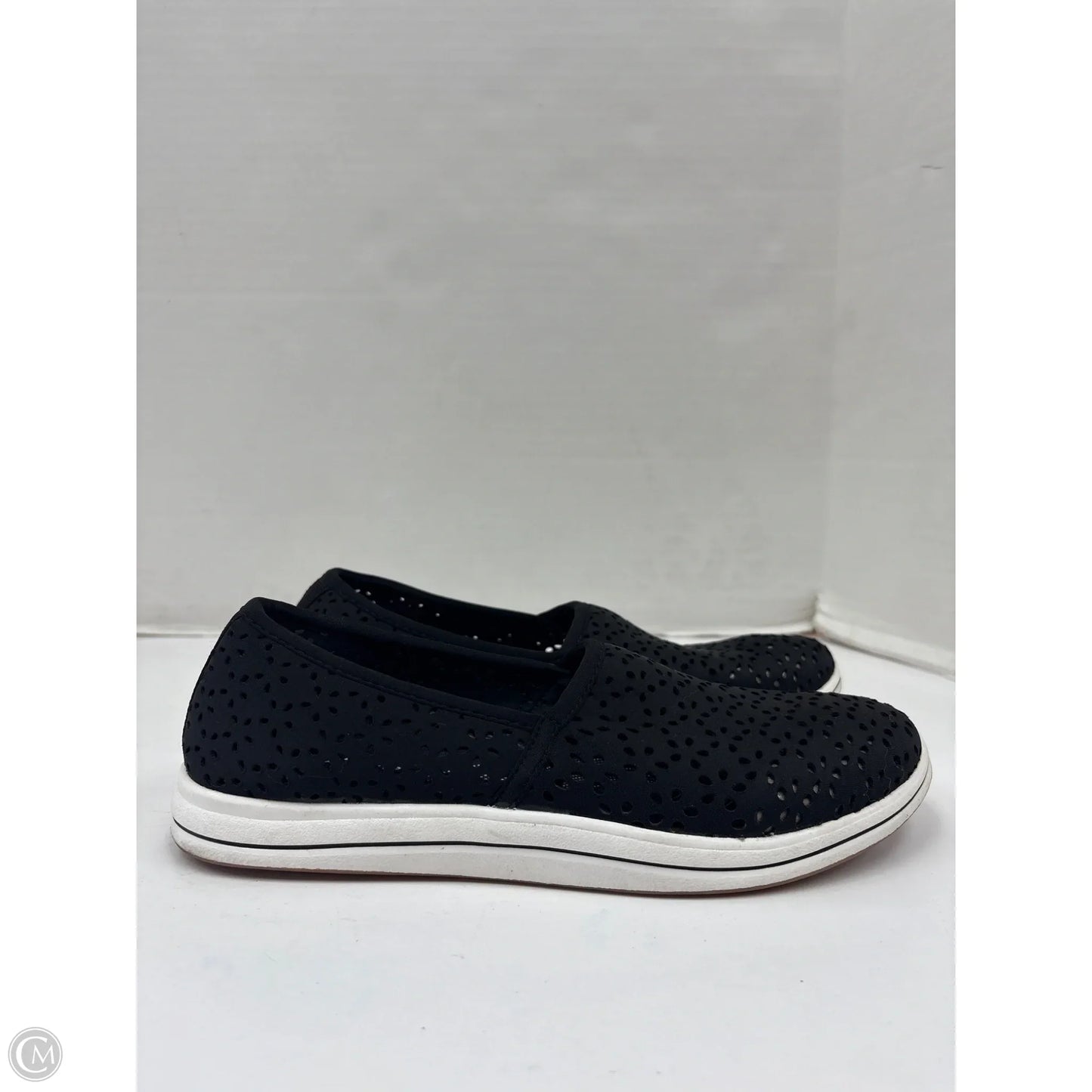 Shoes Sneakers By Clarks In Black, Size: 7.5