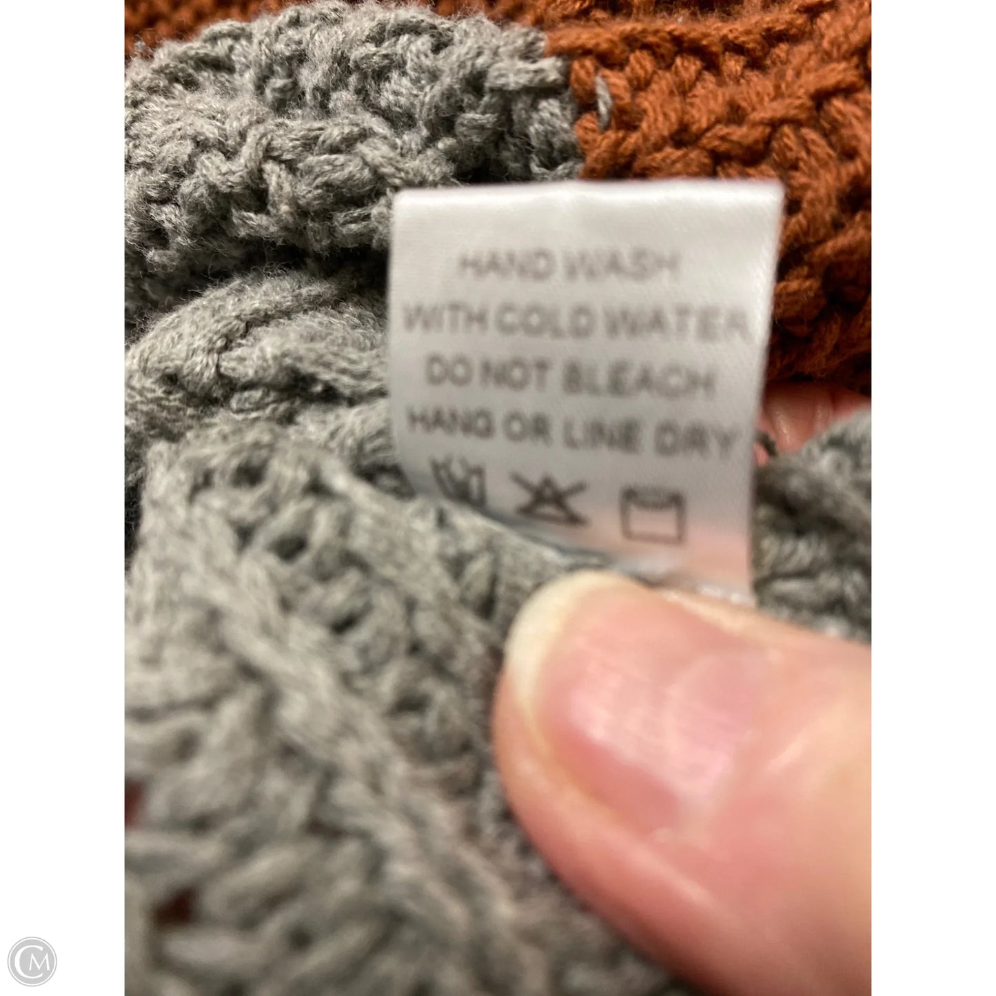 Sweater By Clothes Mentor In White, Size: S