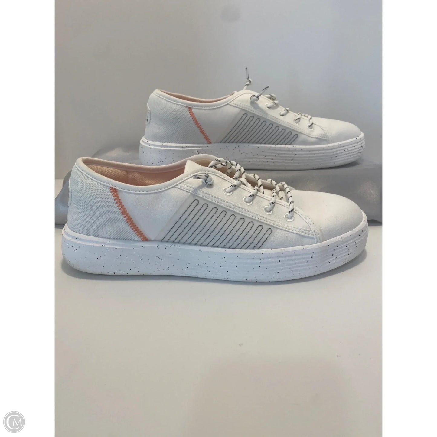 Shoes Sneakers By Hey Dude In White, Size: 10