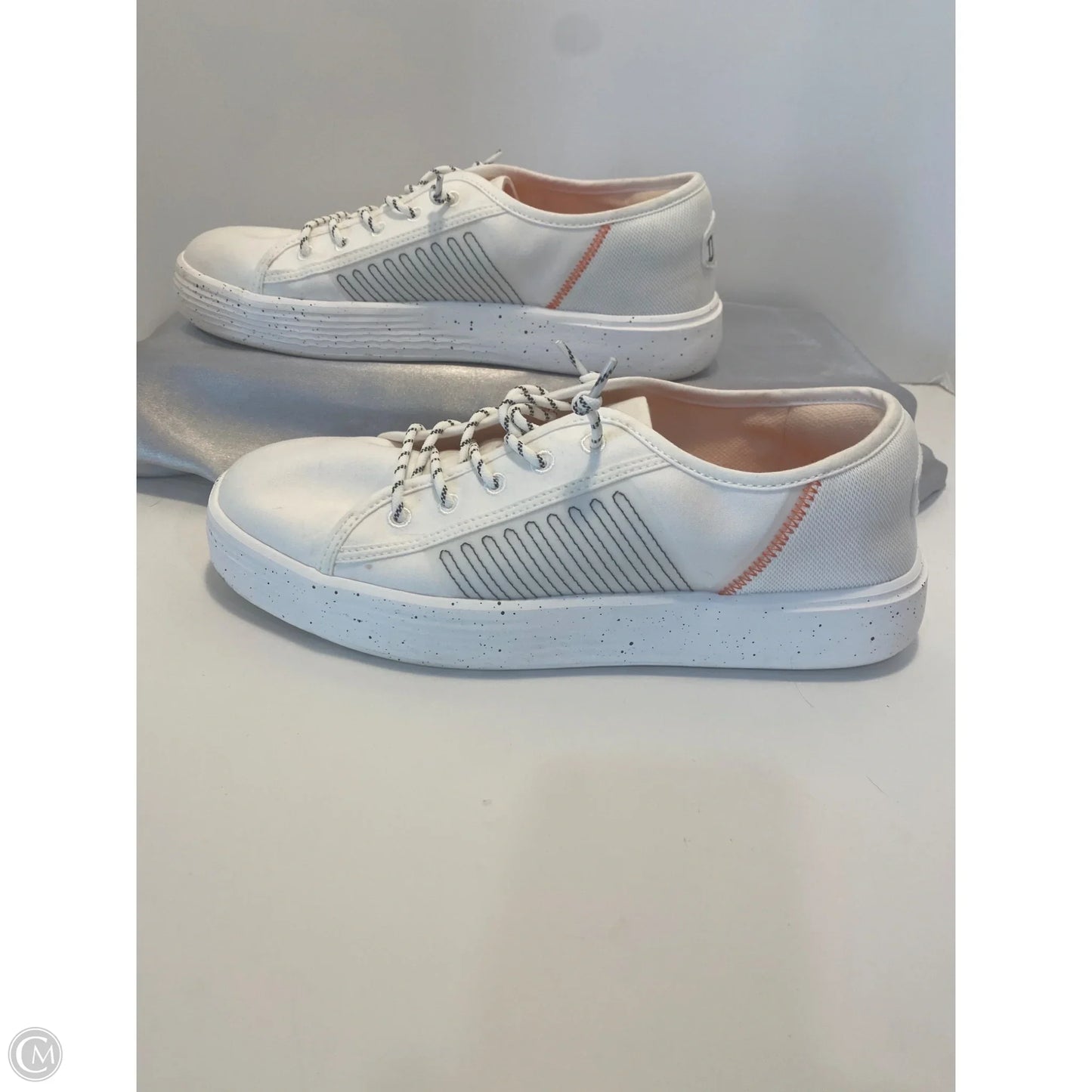 Shoes Sneakers By Hey Dude In White, Size: 10