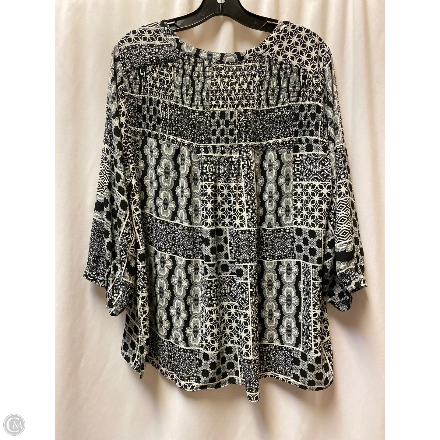 Top Long Sleeve By Rose And Olive In Black & White, Size: 1x