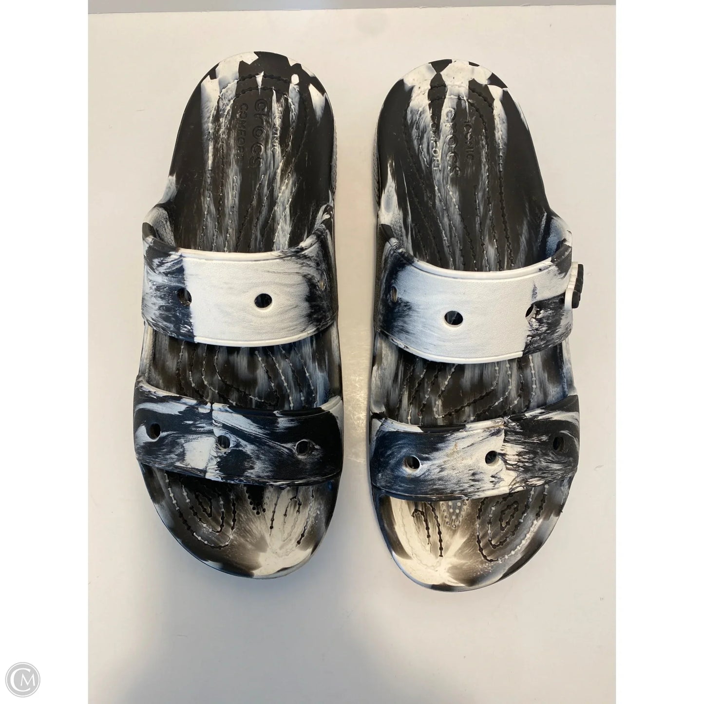 Sandals Flats By Crocs In Black & White, Size: 11