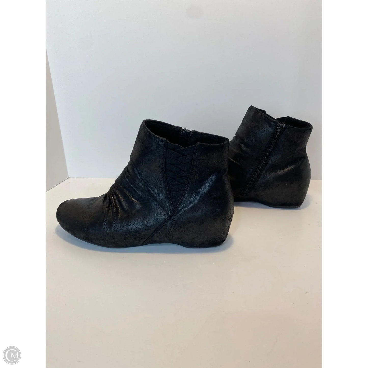 Boots Ankle Flats By Bare Traps In Black, Size: 11