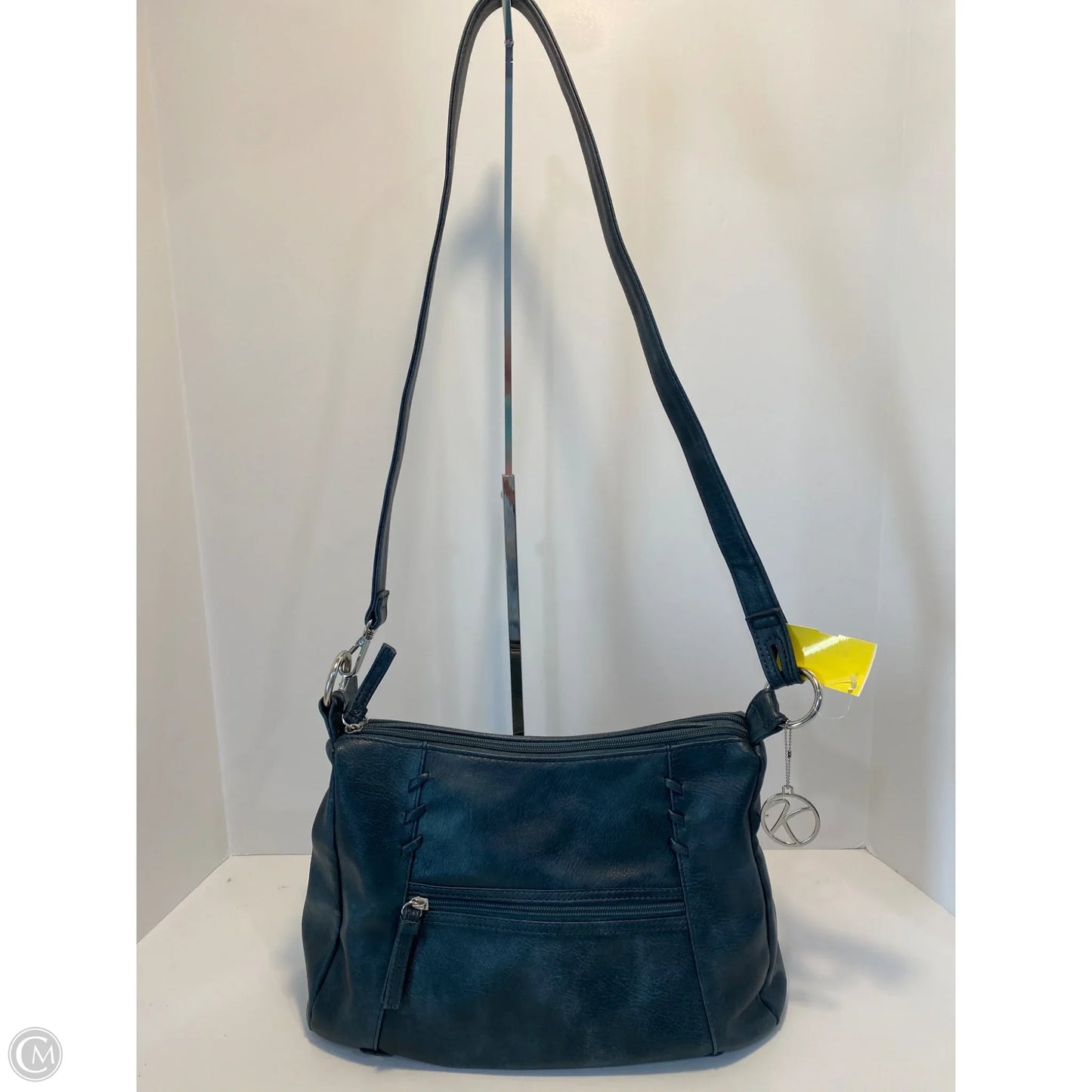Handbag By Clothes Mentor, Size: Medium