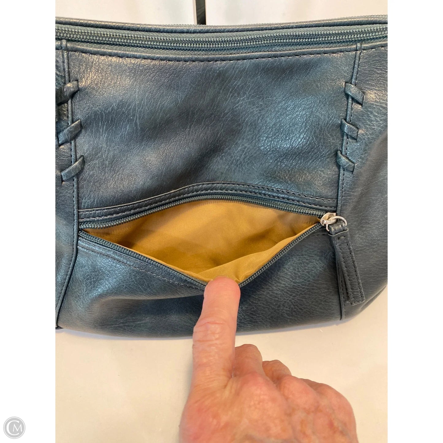 Handbag By Clothes Mentor, Size: Medium