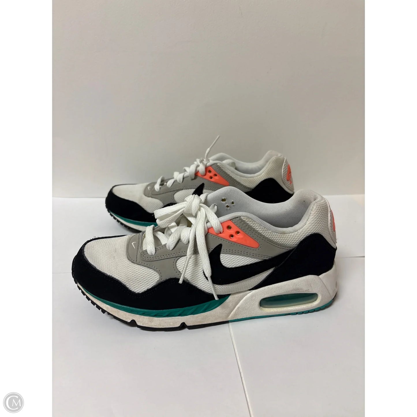 Shoes Athletic By Nike In White, Size: 9