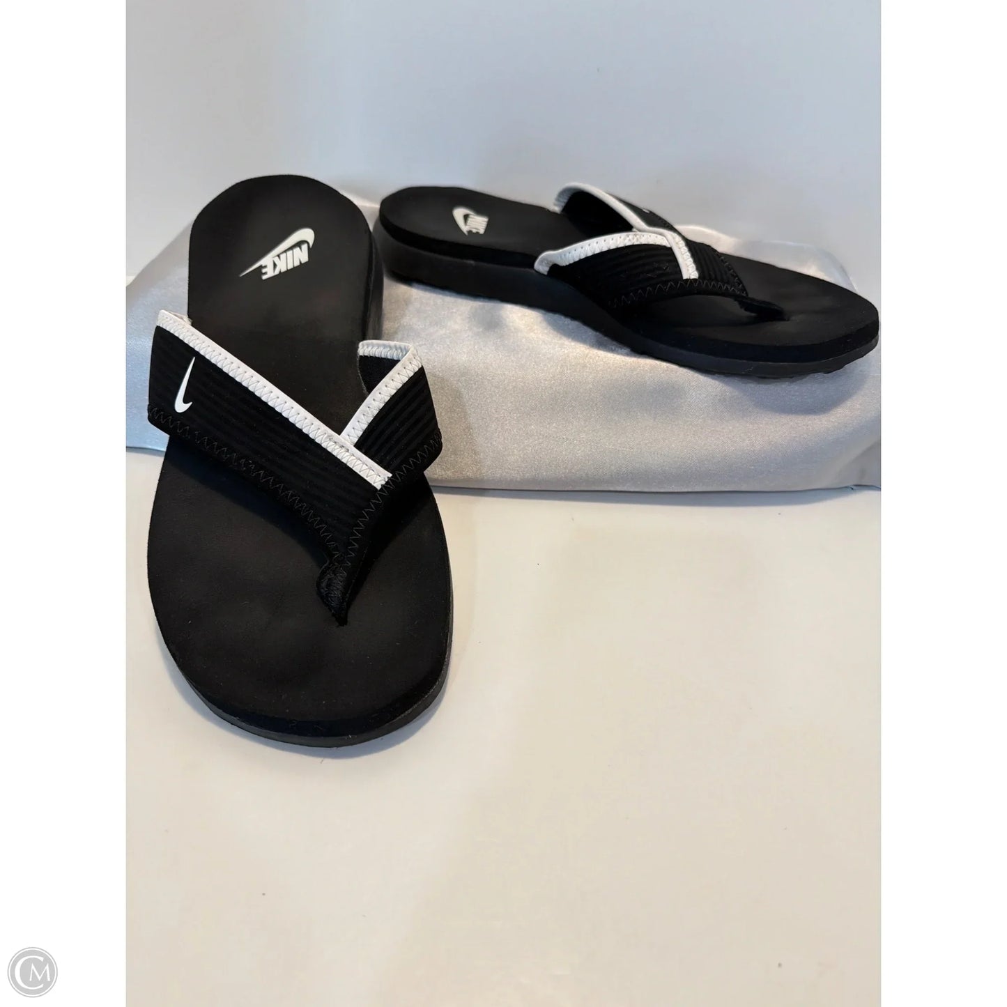 Sandals Flip Flops By Nike In Black, Size: 8