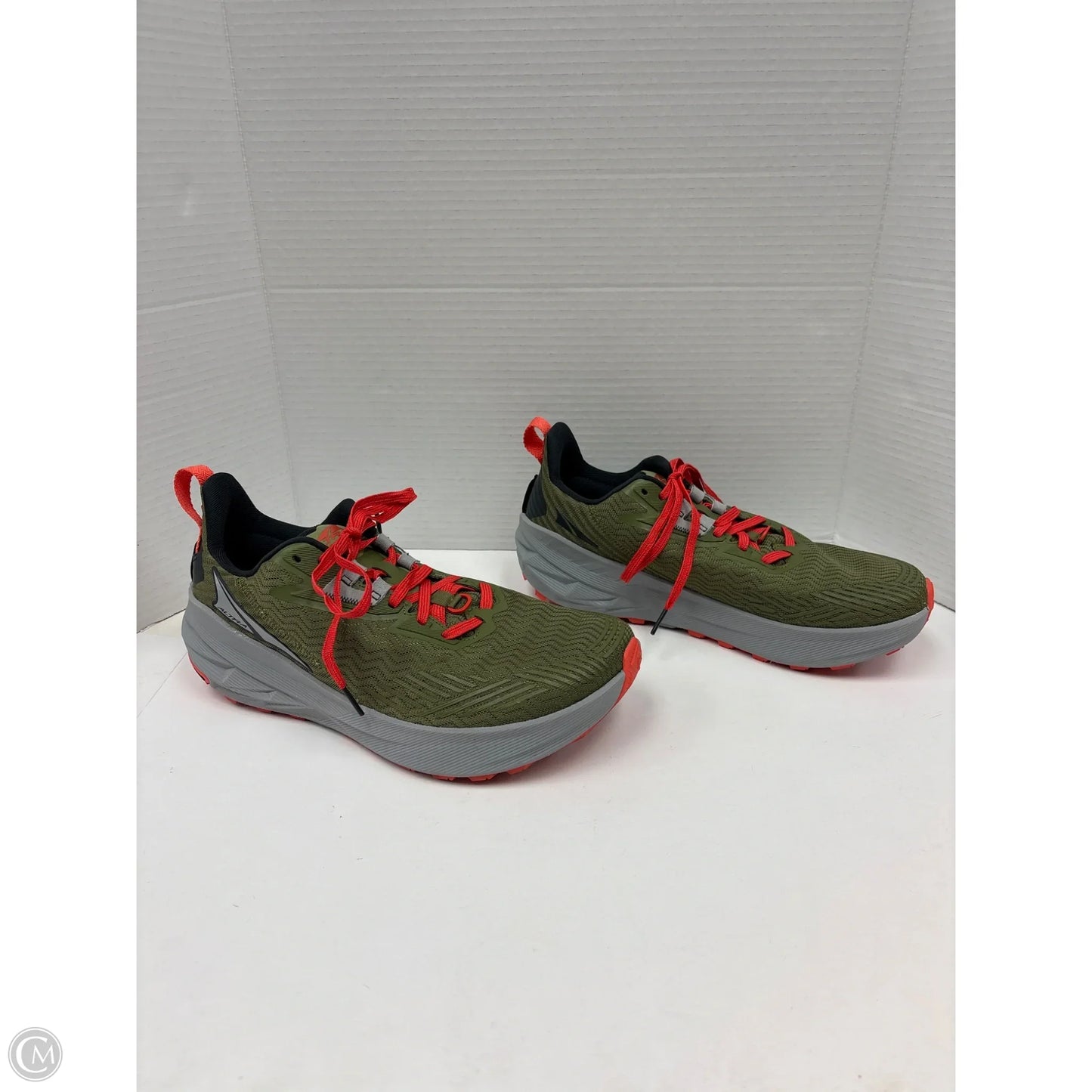 Shoes Sneakers By Clothes Mentor In Green, Size: 10.5