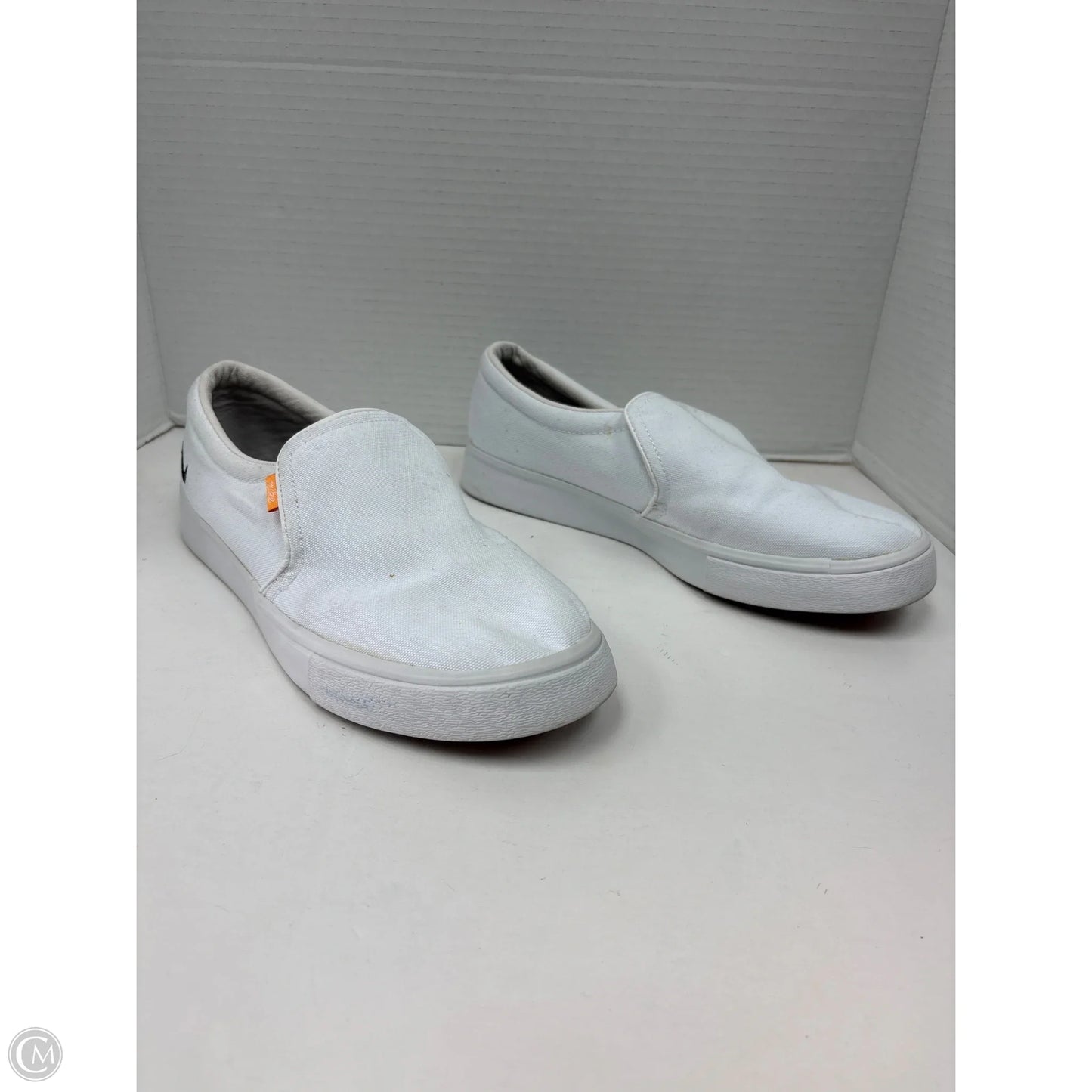 Shoes Sneakers By Nike In White, Size: 9.5