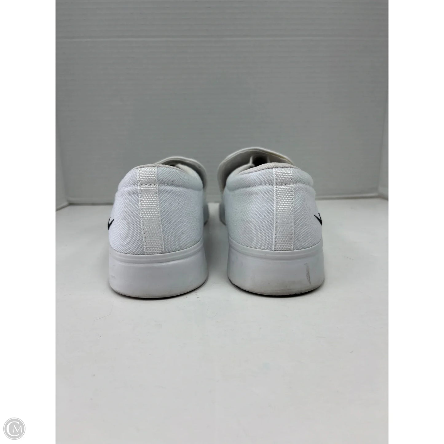 Shoes Sneakers By Nike In White, Size: 9.5