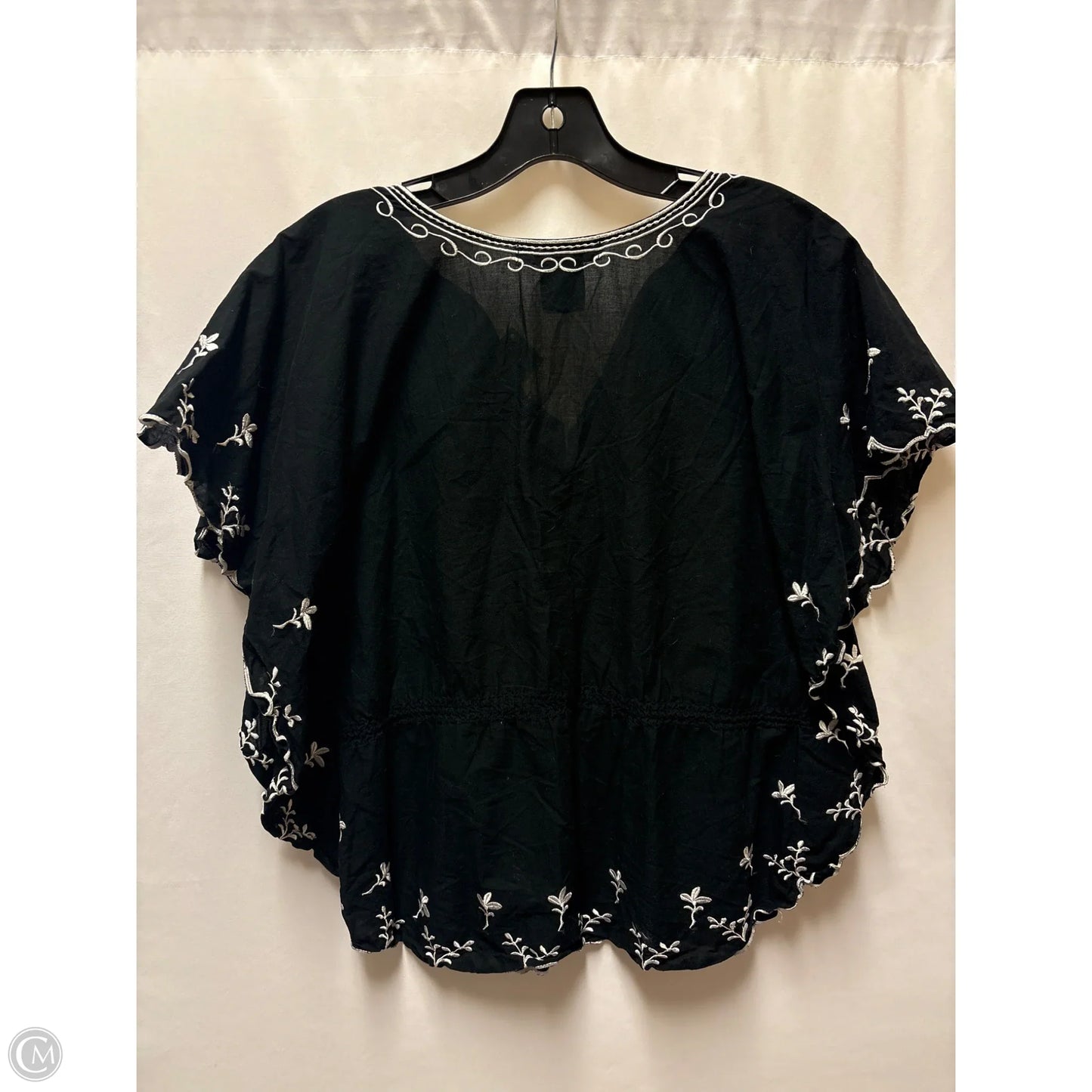 Top Short Sleeve By Clothes Mentor In Black, Size: M