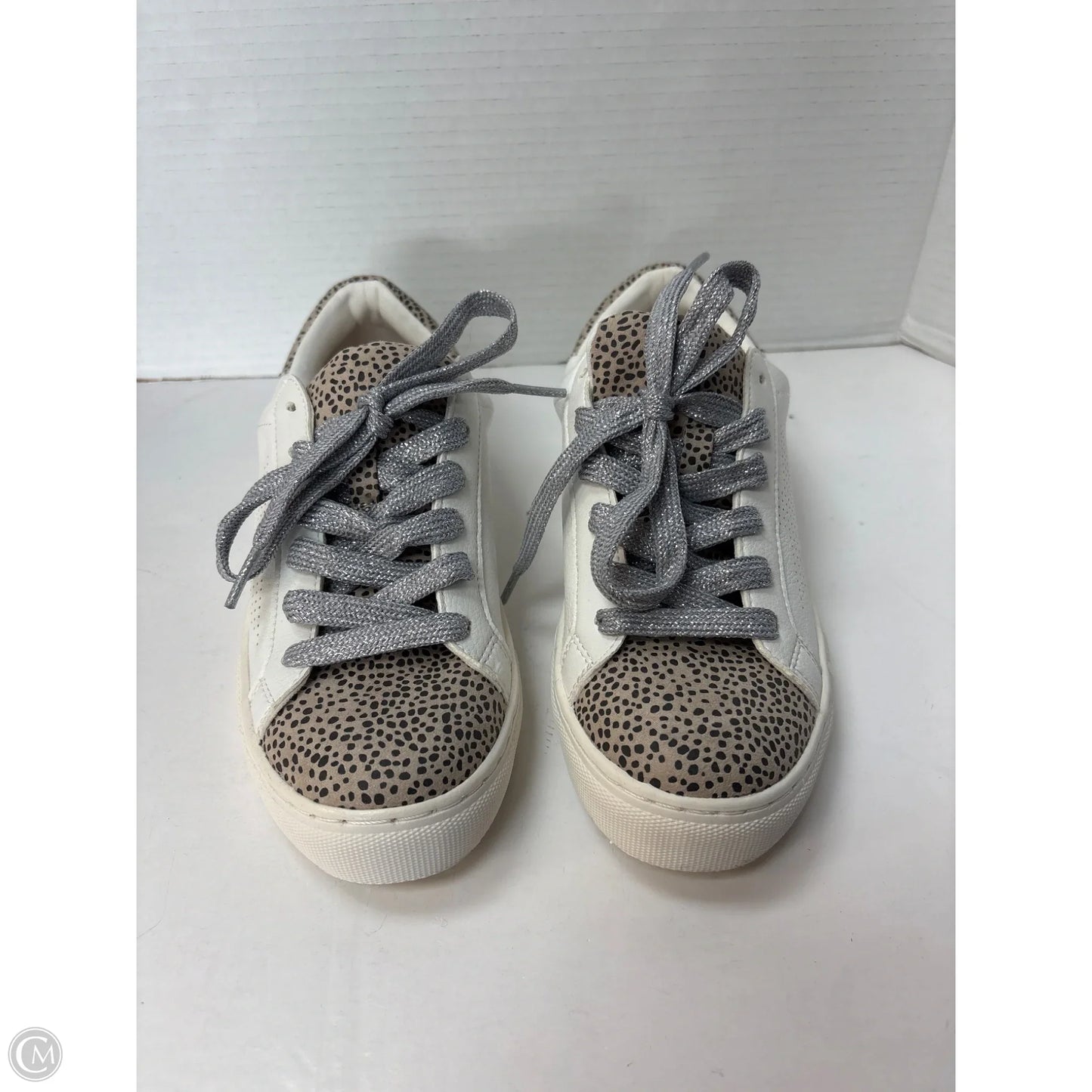 Shoes Sneakers By Universal Thread In White, Size: 8.5