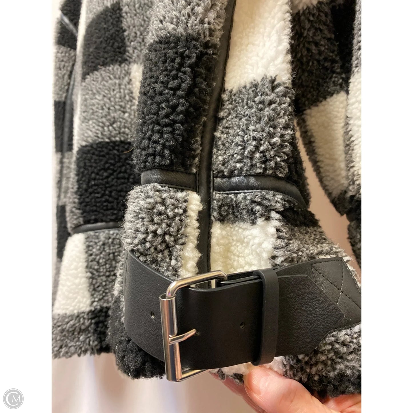 Coat Faux Fur & Sherpa By Clothes Mentor In Black & White, Size: M