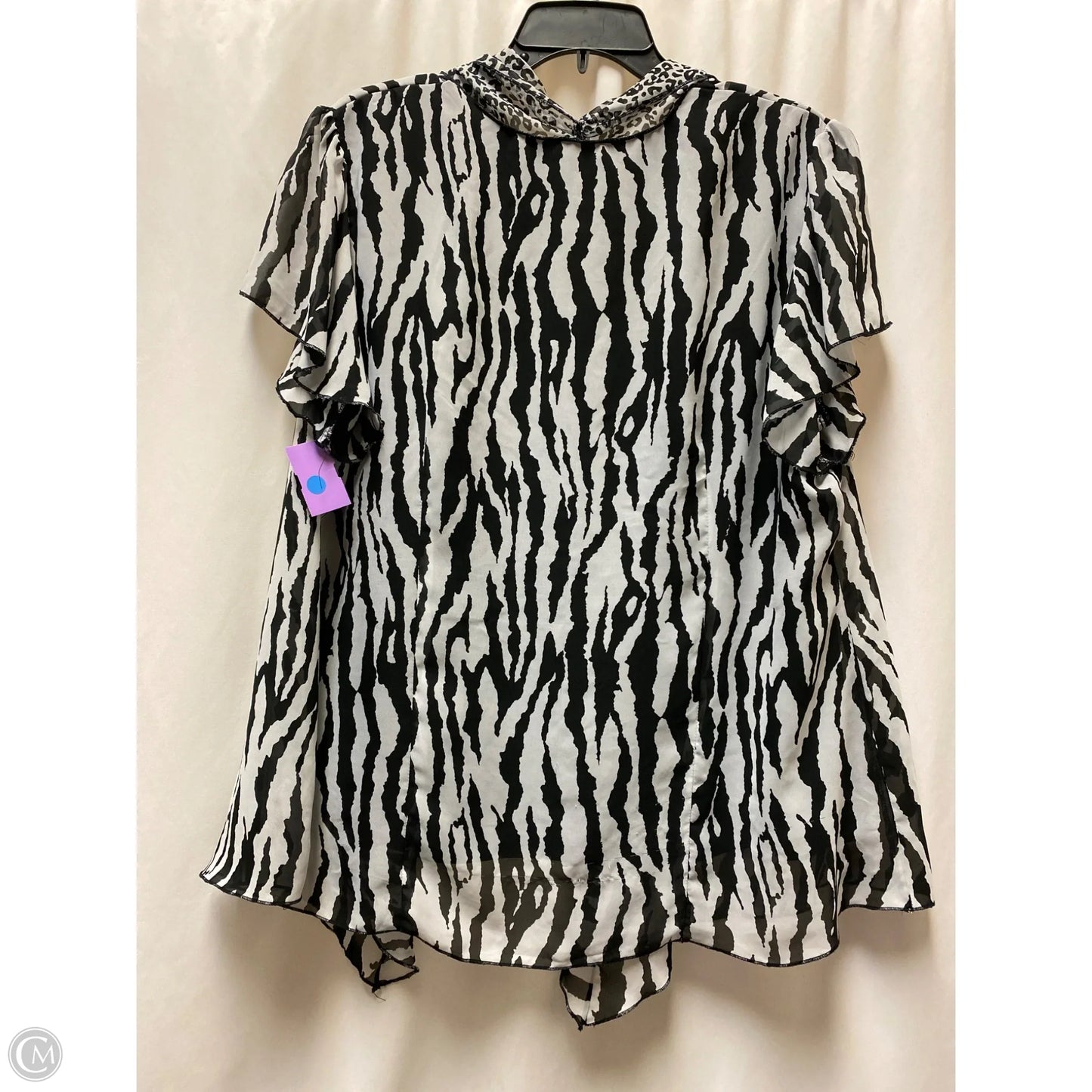 Top Short Sleeve By Clothes Mentor In Black & White, Size: 2x