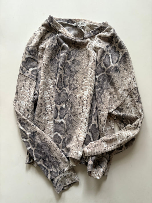 Top Long Sleeve By Gaze In Animal Print, Size: M