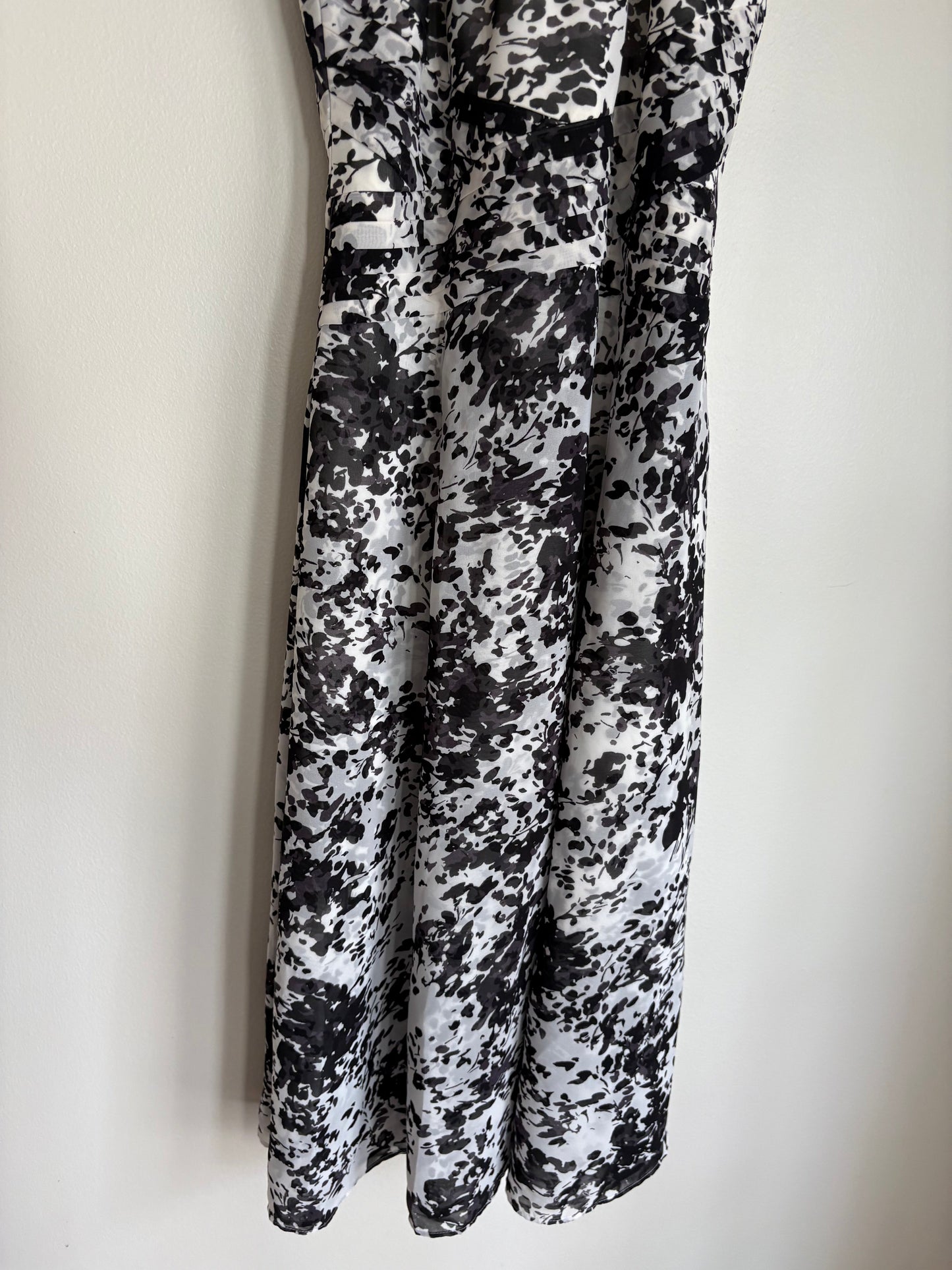 Dress Party Long By White House Black Market In Black & White, Size: 4