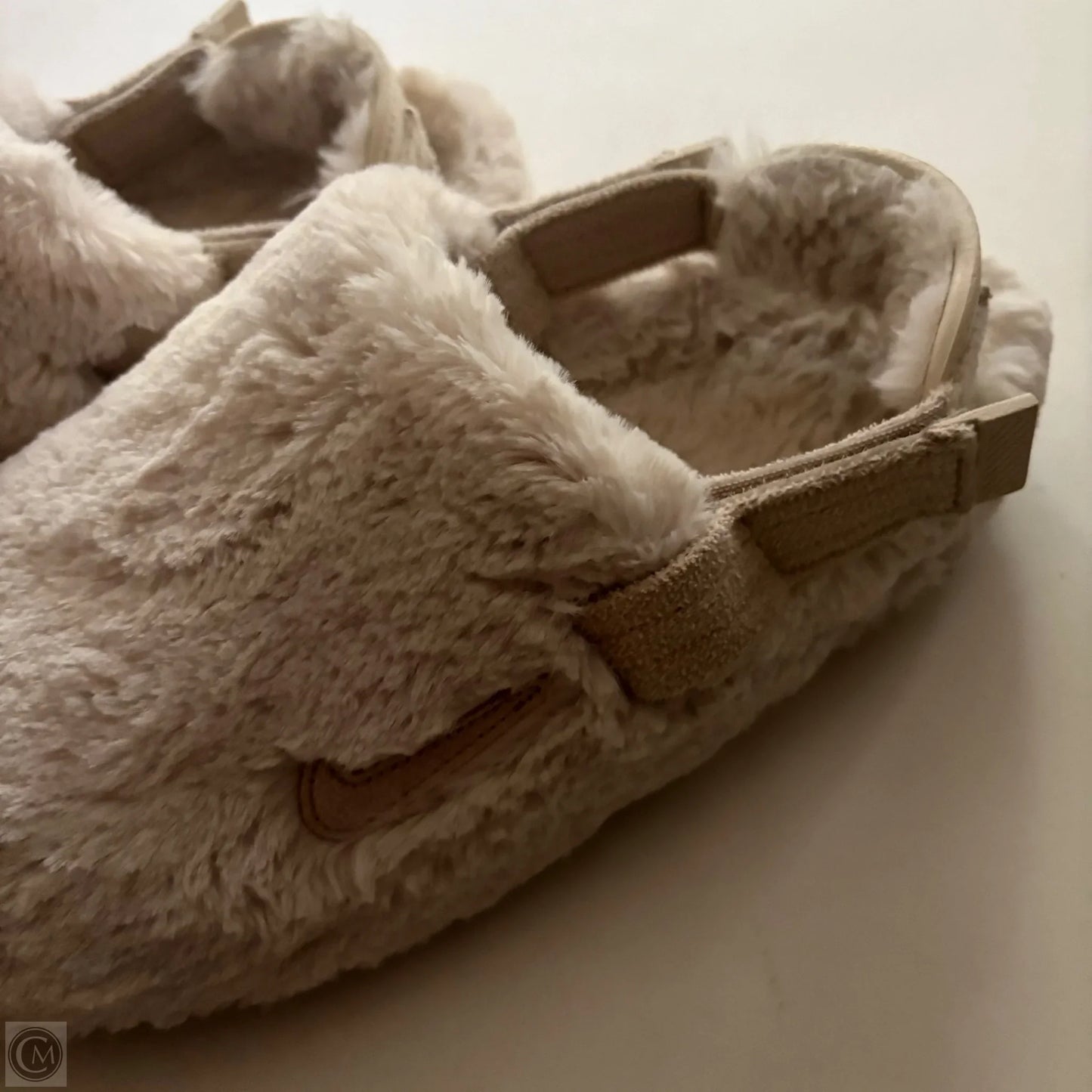 Shoes Flats By Nike In Cream, Size: 11