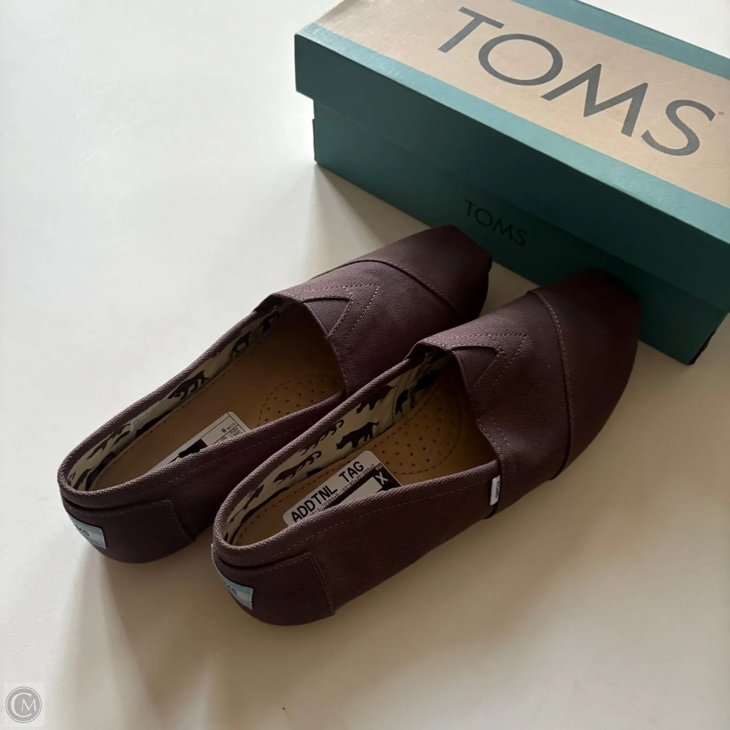 Shoes Flats By Toms In Grey, Size: 9